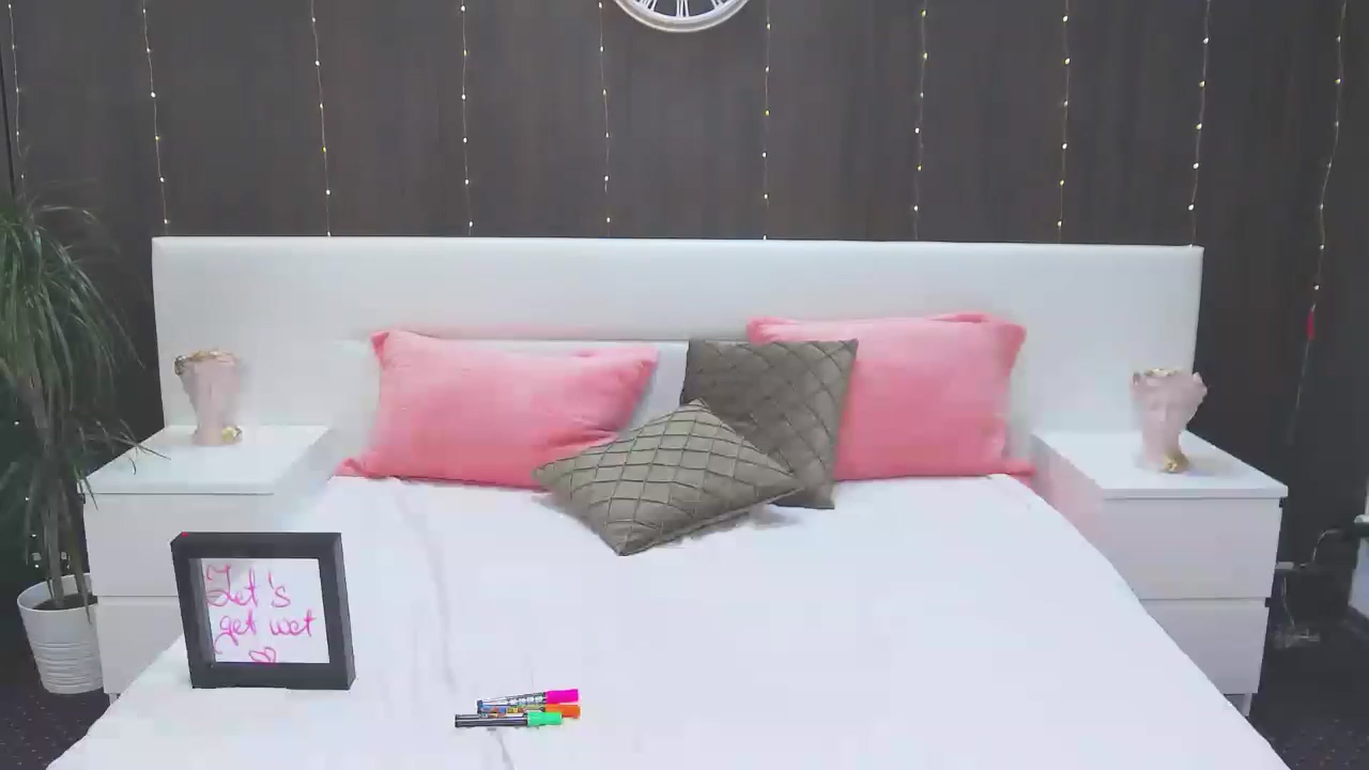 Gallery image thumbnail from MaraHari's myfreecams stream on, 03/28/2023, 18:33 image 7 of 20
