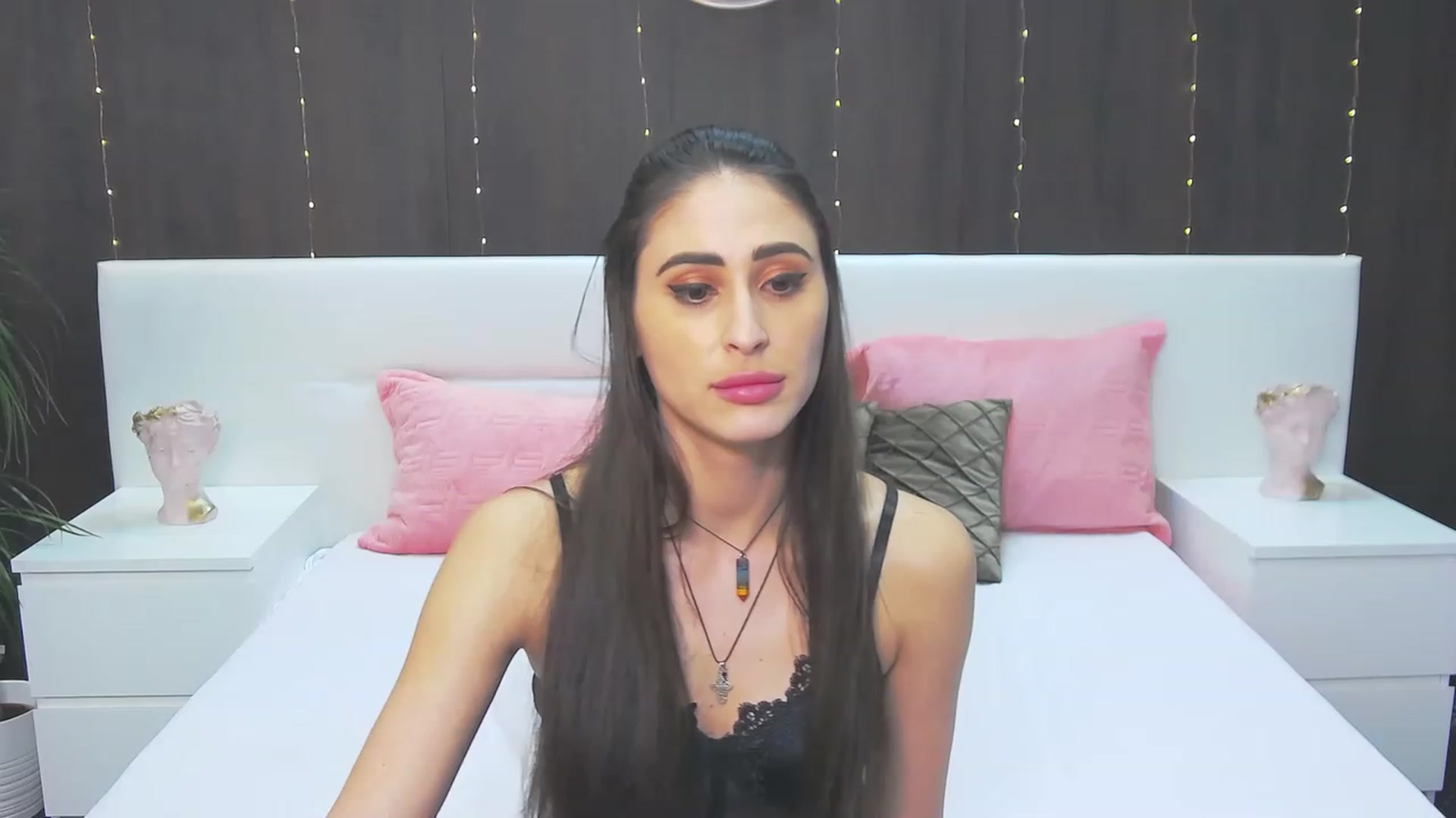 Gallery image thumbnail from MaraHari's myfreecams stream on, 04/03/2023, 24:06 image 12 of 20
