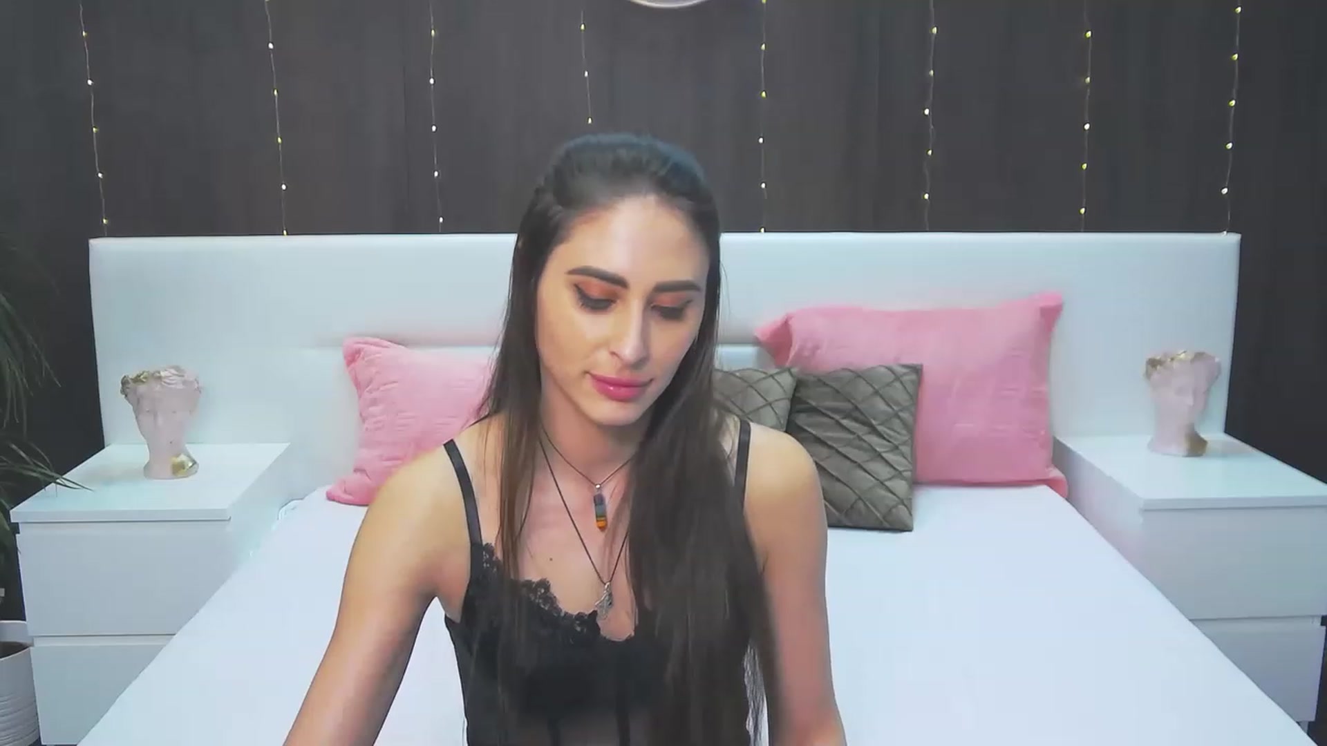 Gallery image thumbnail from MaraHari's myfreecams stream on, 04/03/2023, 24:06 image 4 of 20