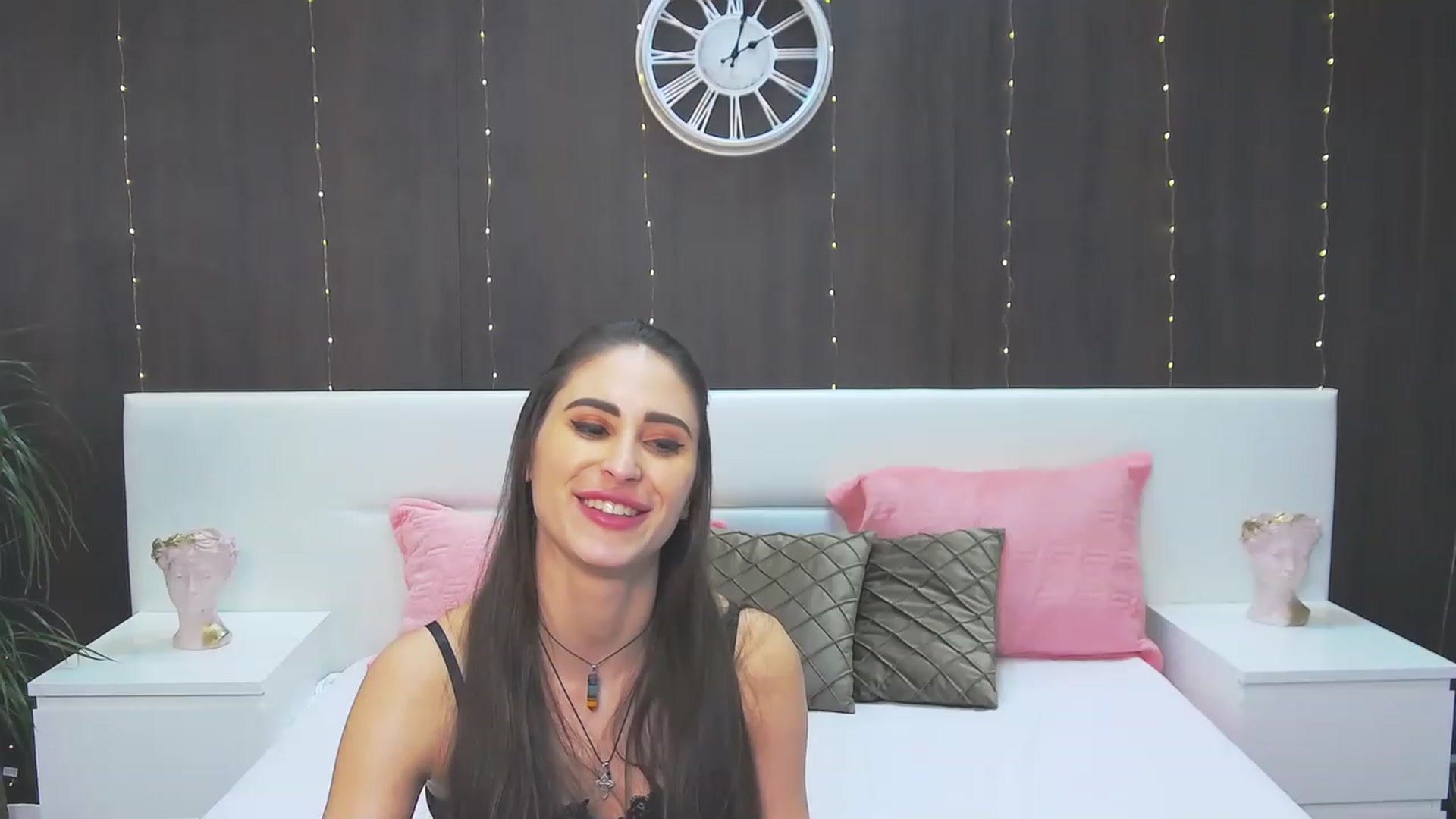 Gallery image thumbnail from MaraHari's myfreecams stream on, 04/03/2023, 24:44 image 19 of 20