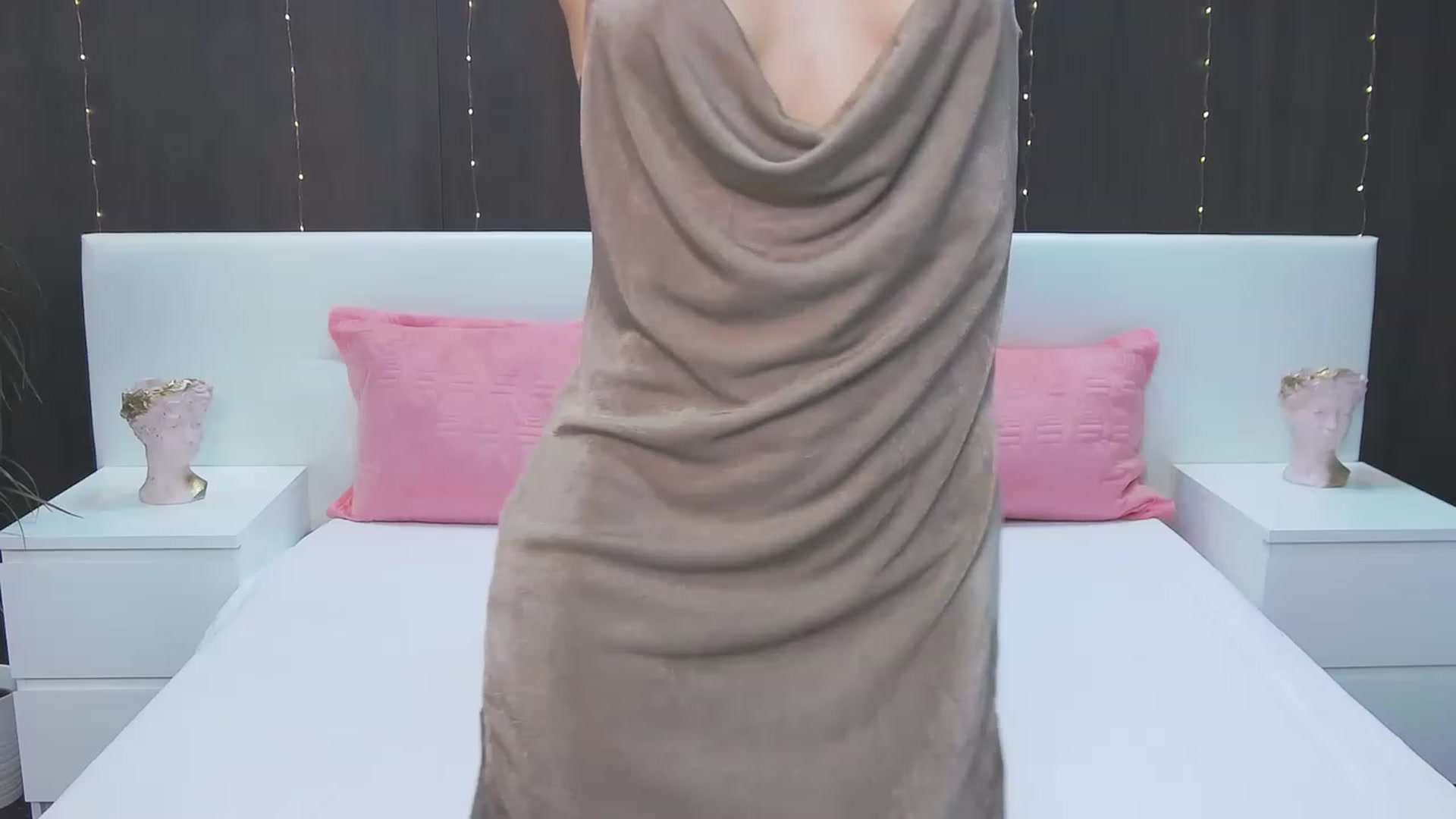 Gallery image thumbnail from MaraHari's myfreecams stream on, 04/10/2023, 15:12 image 17 of 20