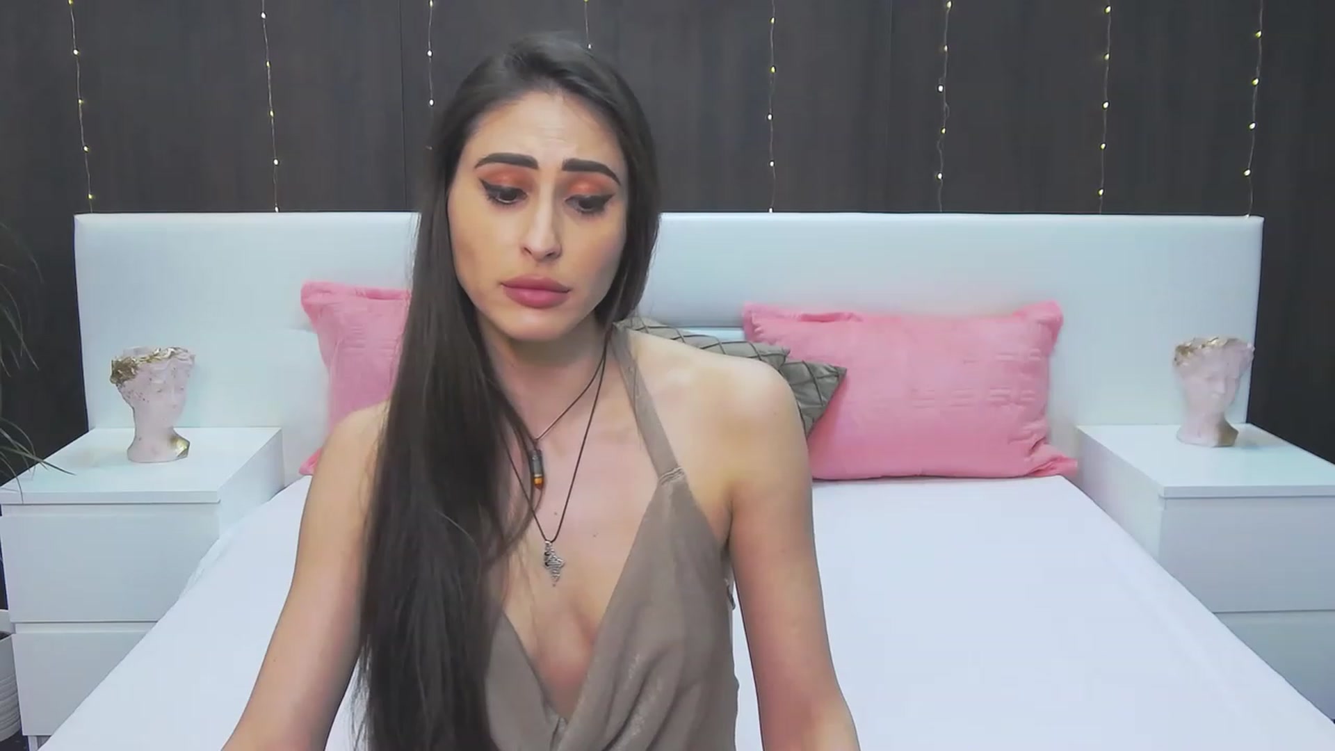 Gallery image thumbnail from MaraHari's myfreecams stream on, 04/10/2023, 15:12 image 6 of 20