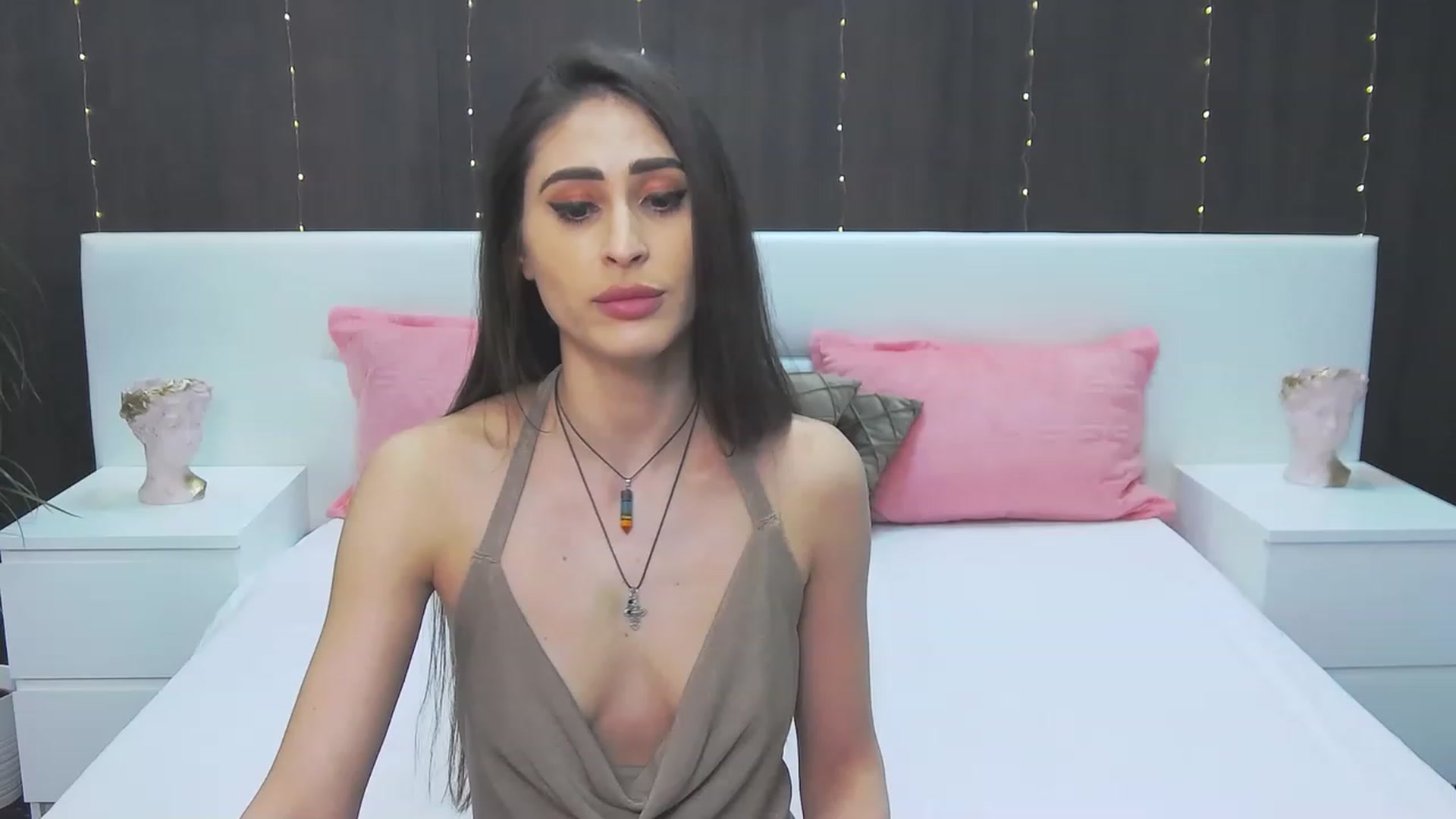 Gallery image thumbnail from MaraHari's myfreecams stream on, 04/10/2023, 15:12 image 1 of 20