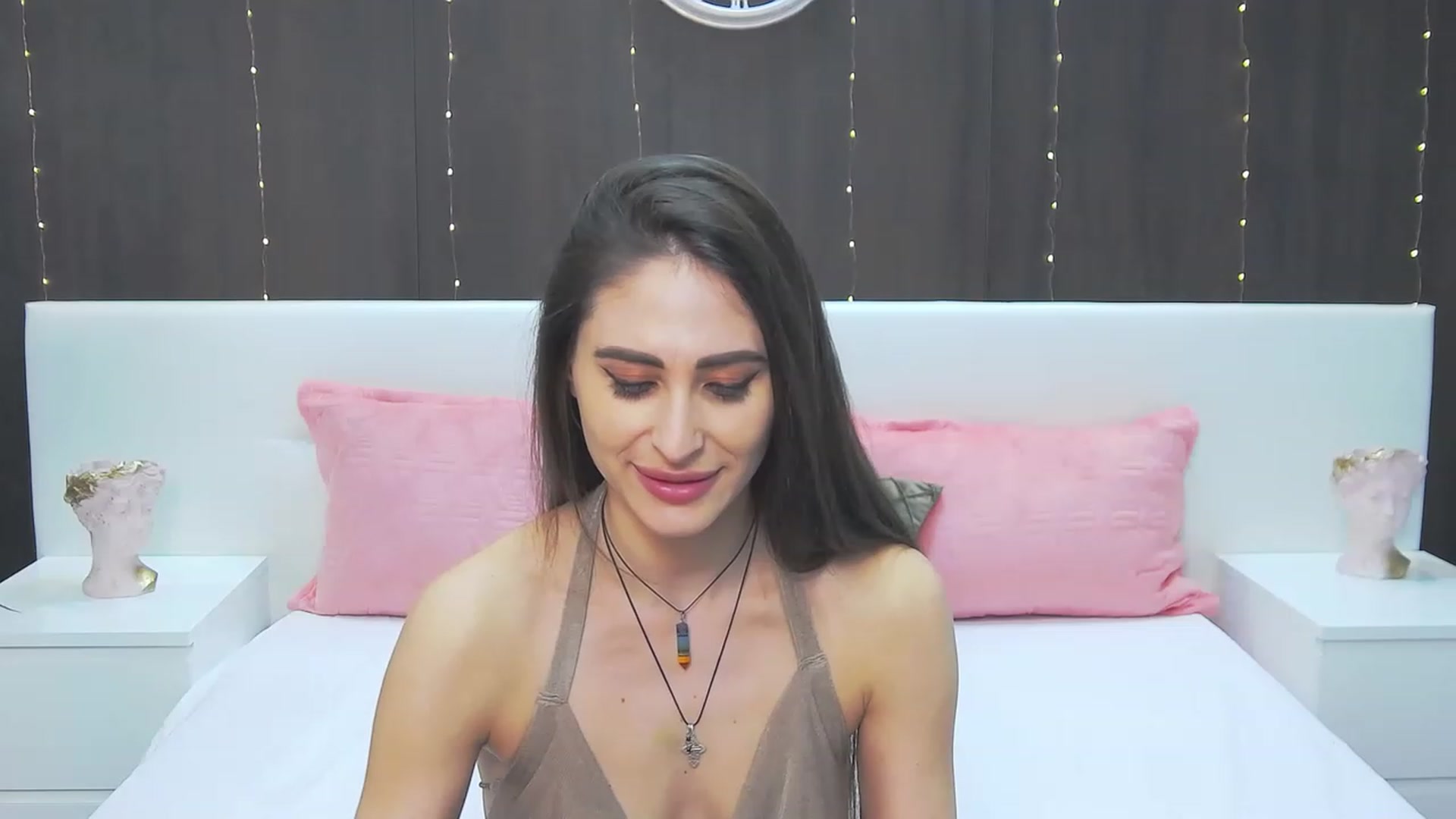 Gallery image thumbnail from MaraHari's myfreecams stream on, 04/10/2023, 17:01 image 15 of 20