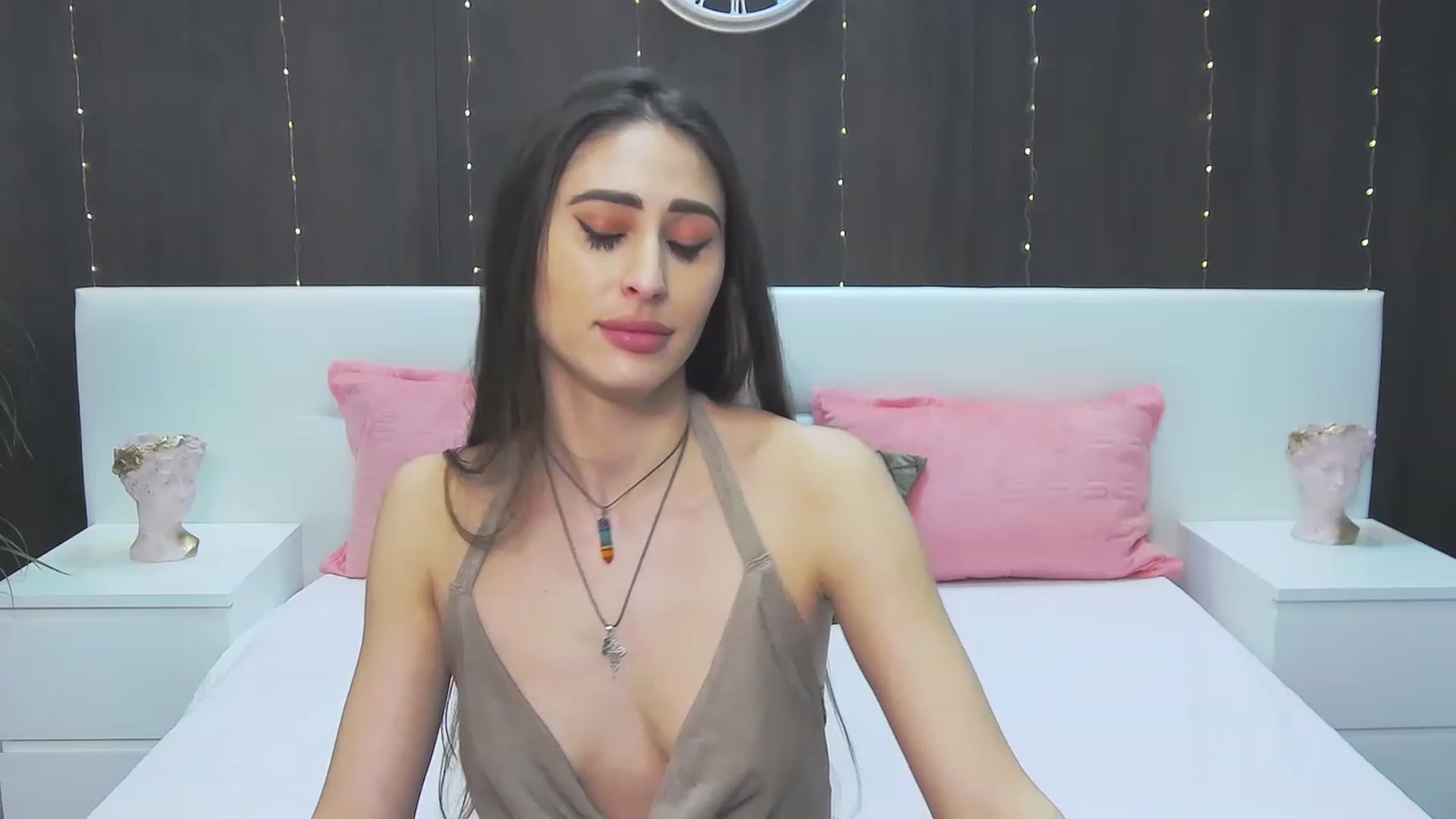 Gallery image thumbnail from MaraHari's myfreecams stream on, 04/10/2023, 17:01 image 11 of 20