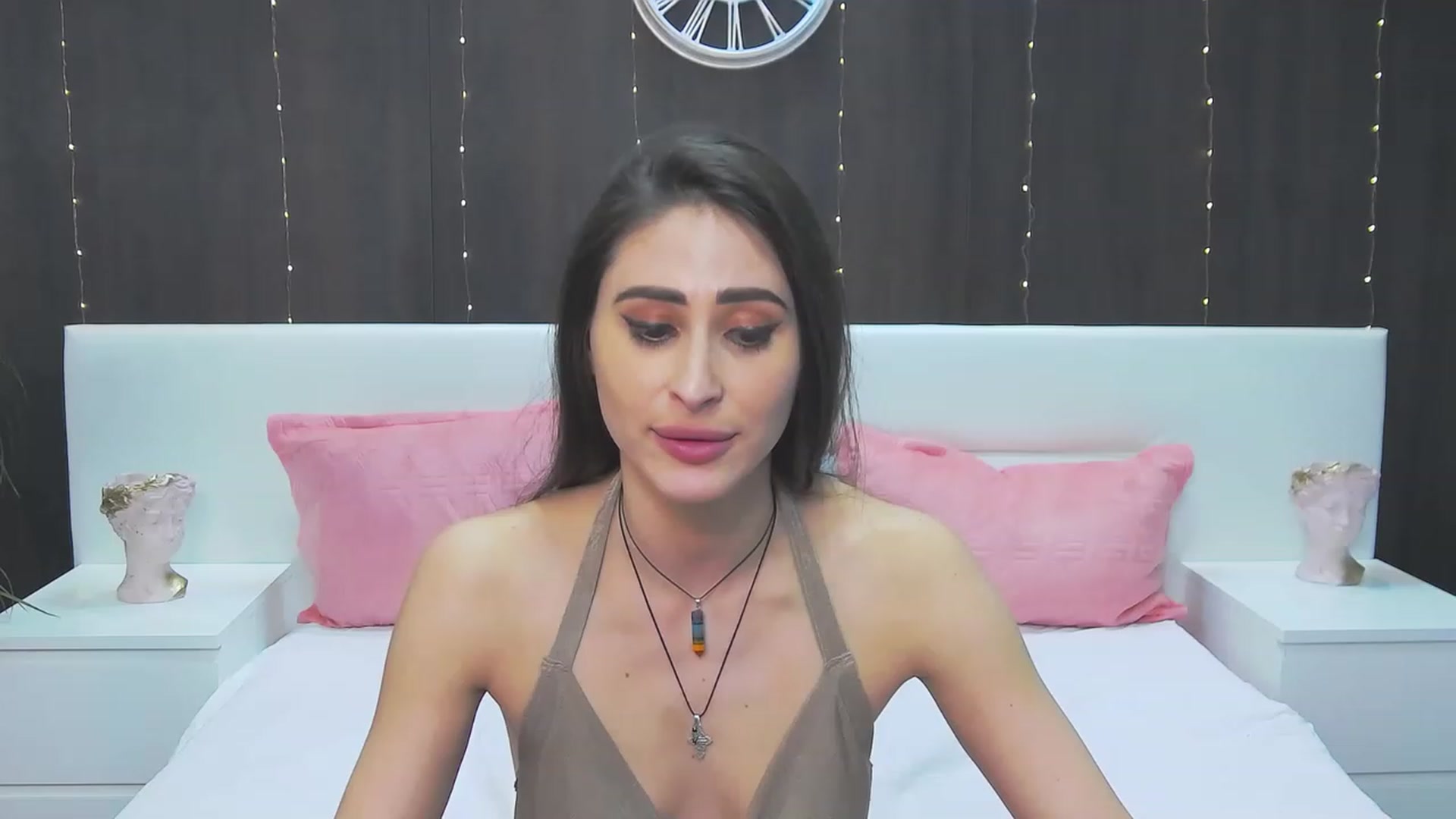 Gallery image thumbnail from MaraHari's myfreecams stream on, 04/10/2023, 19:32 image 13 of 20