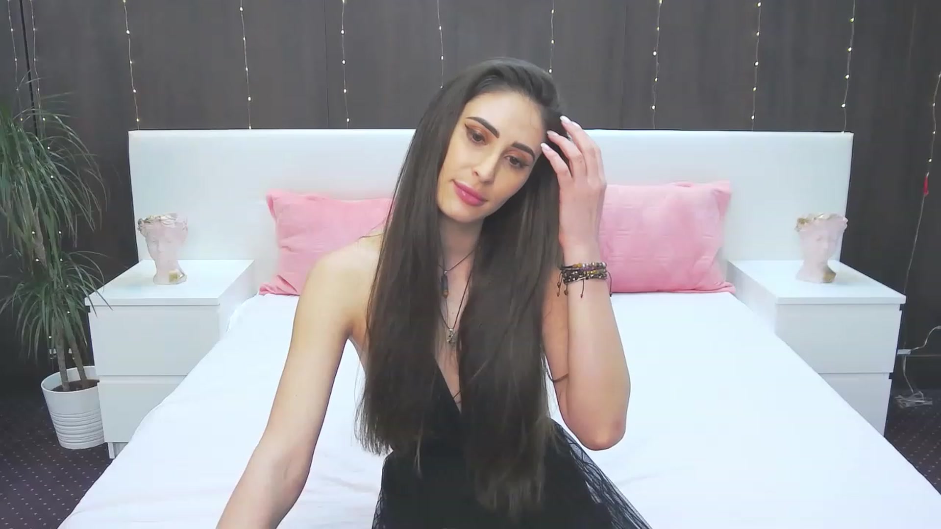 Gallery image thumbnail from MaraHari's myfreecams stream on, 04/19/2023, 20:35 image 1 of 20