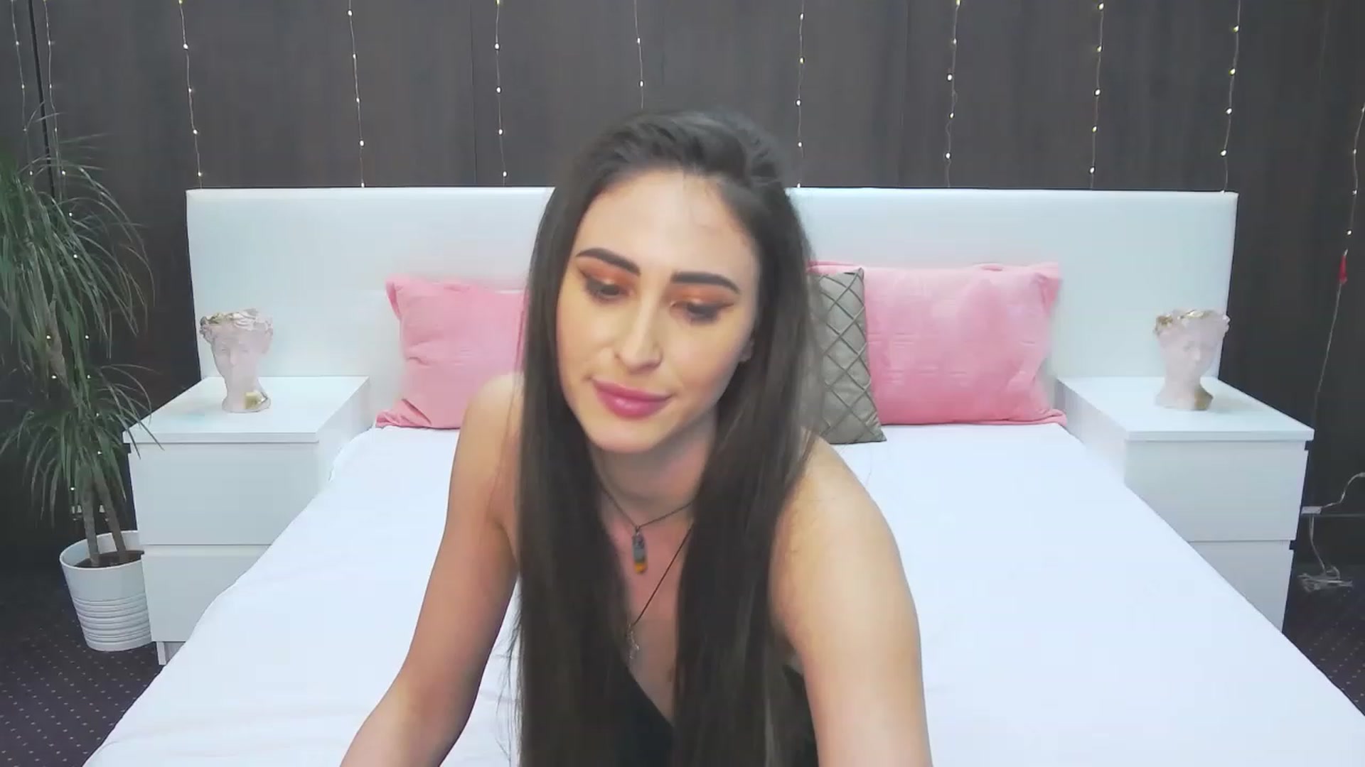 Gallery image thumbnail from MaraHari's myfreecams stream on, 04/19/2023, 20:35 image 2 of 20