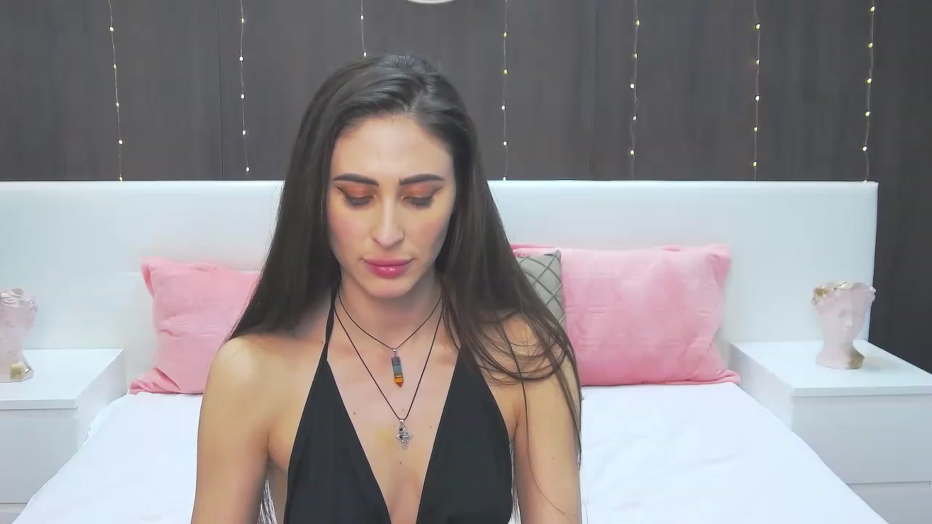 Gallery image thumbnail from MaraHari's myfreecams stream on, 04/19/2023, 23:19 image 15 of 20