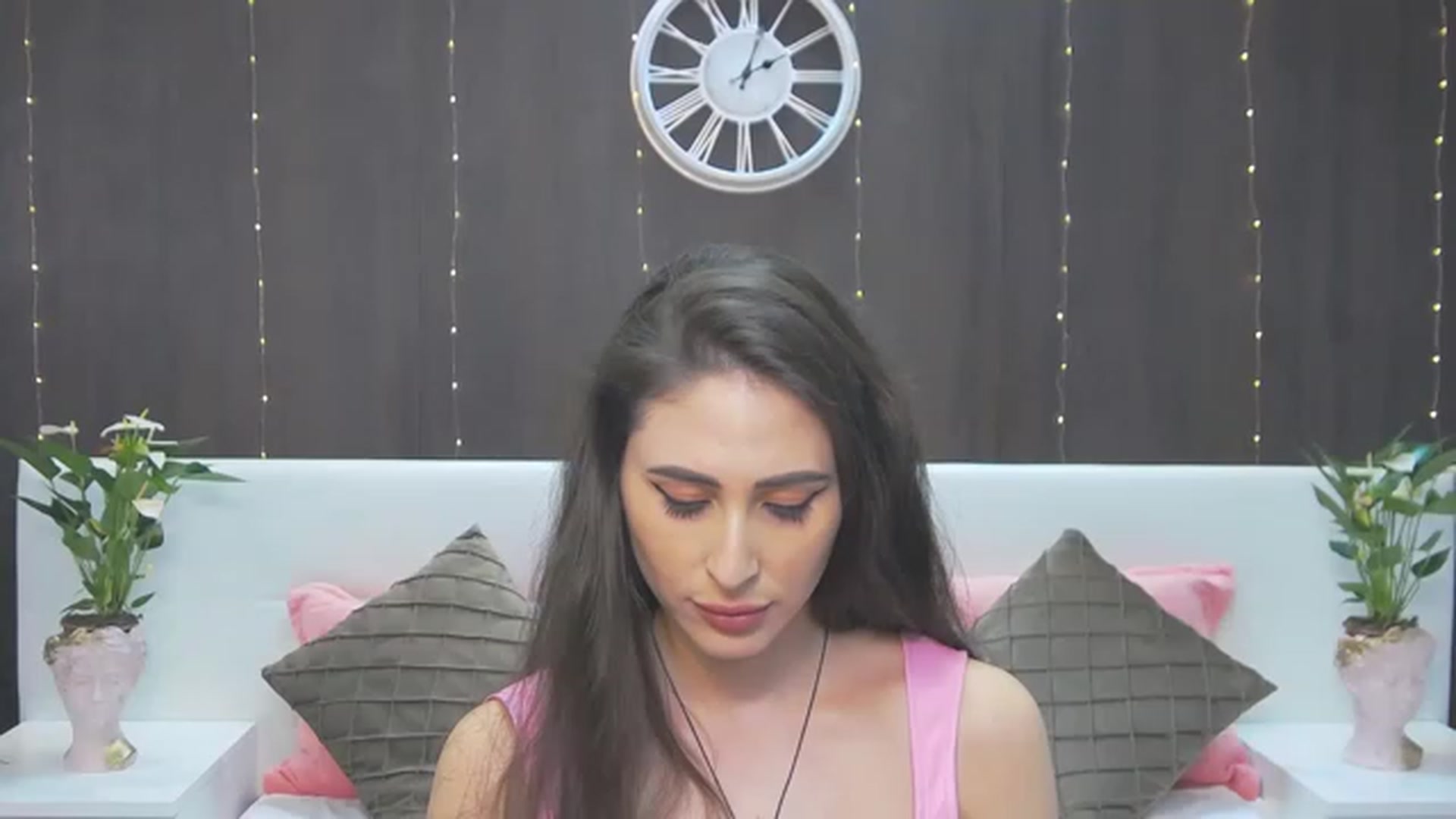 Gallery image thumbnail from MaraHari's myfreecams stream on, 05/01/2023, 18:41 image 4 of 20