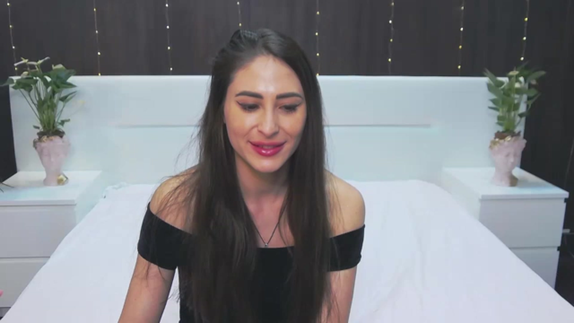 Gallery image thumbnail from MaraHari's myfreecams stream on, 05/03/2023, 18:31 image 1 of 20