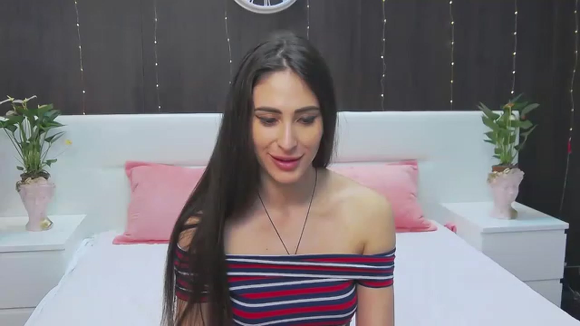 Gallery image thumbnail from MaraHari's myfreecams stream on, 05/04/2023, 15:32 image 8 of 20