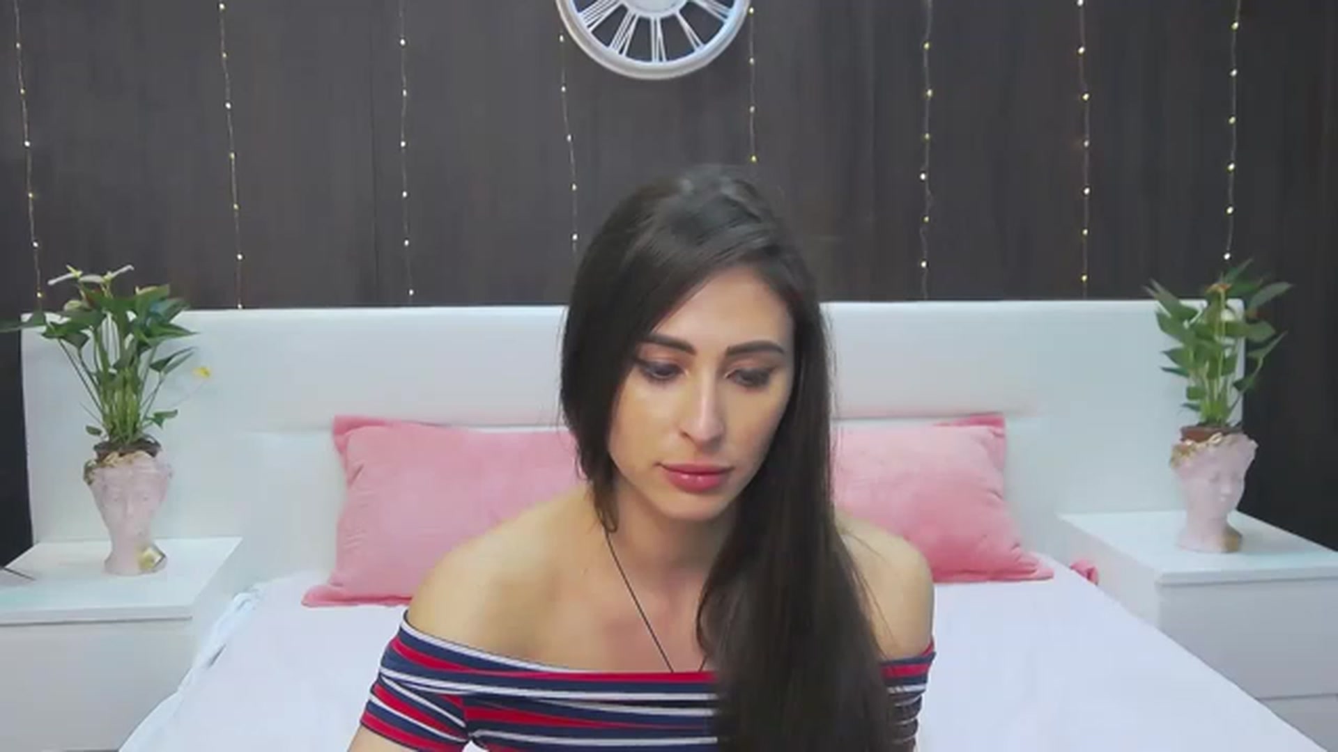 Gallery image thumbnail from MaraHari's myfreecams stream on, 05/04/2023, 20:18 image 2 of 20