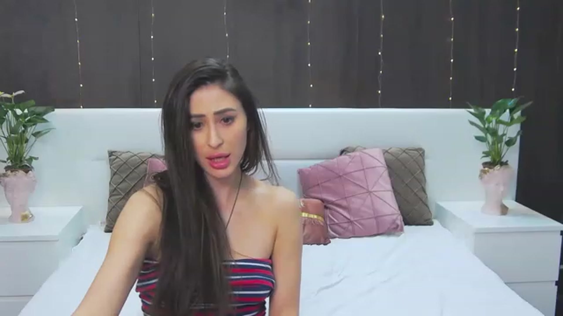 Gallery image thumbnail from MaraHari's myfreecams stream on, 05/06/2023, 19:11 image 19 of 20