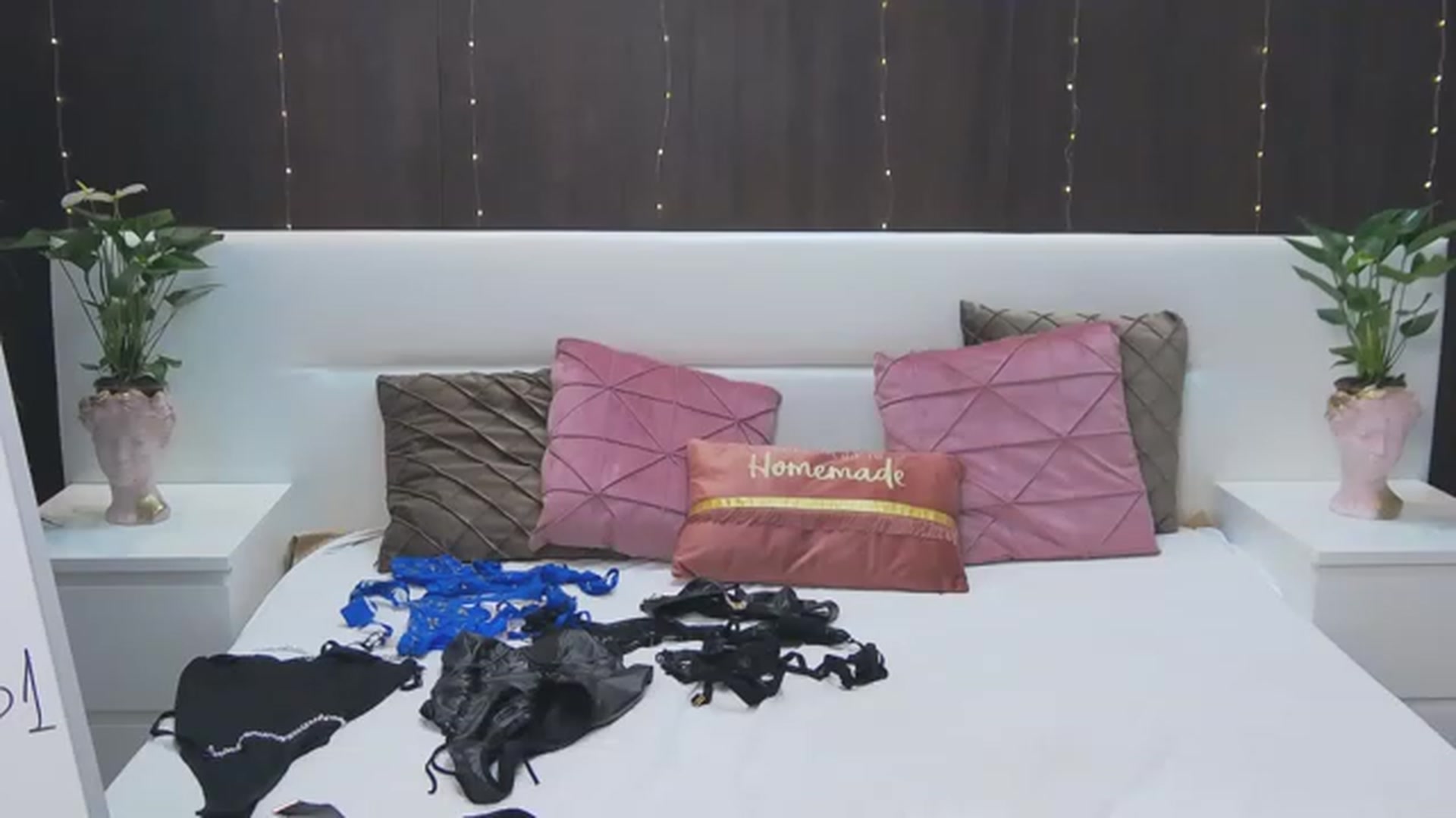 Gallery image thumbnail from MaraHari's myfreecams stream on, 05/07/2023, 20:19 image 1 of 20
