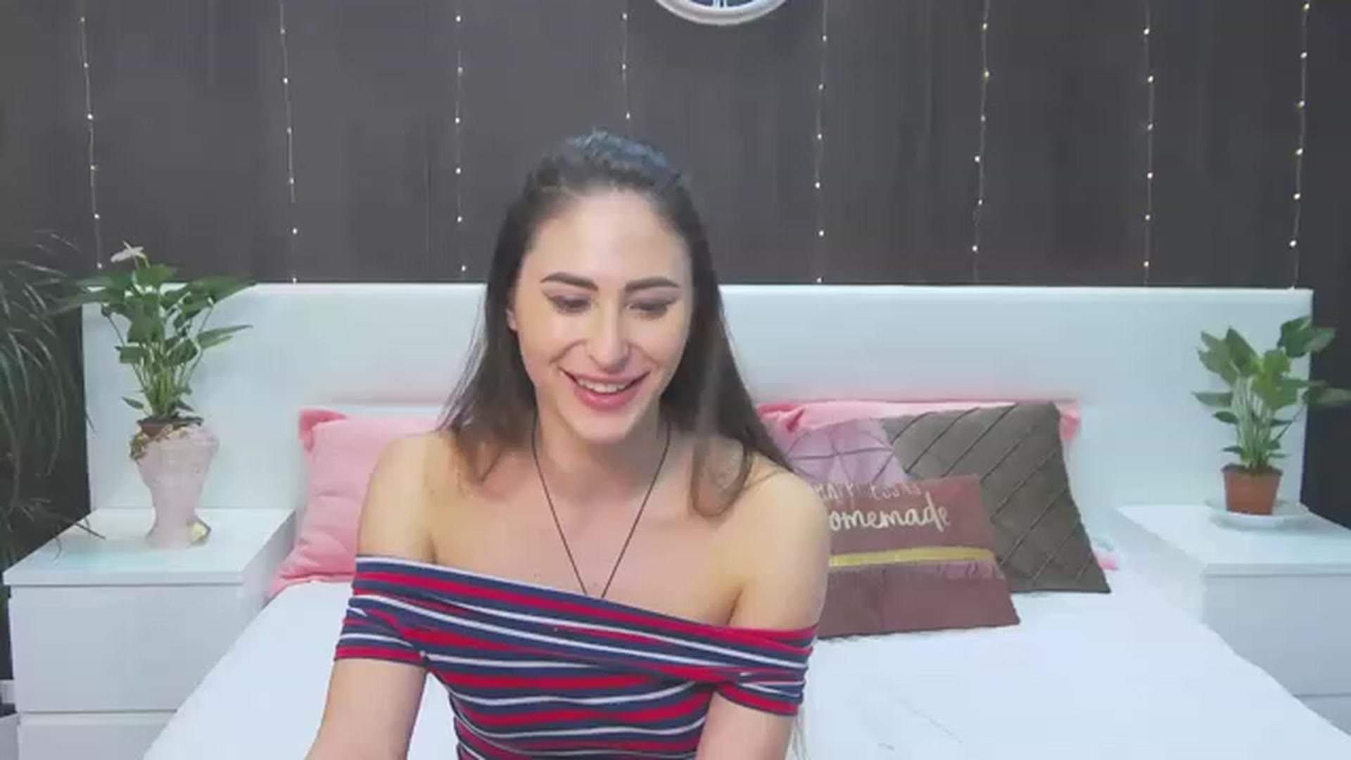 Gallery image thumbnail from MaraHari's myfreecams stream on, 05/17/2023, 18:00 image 1 of 20