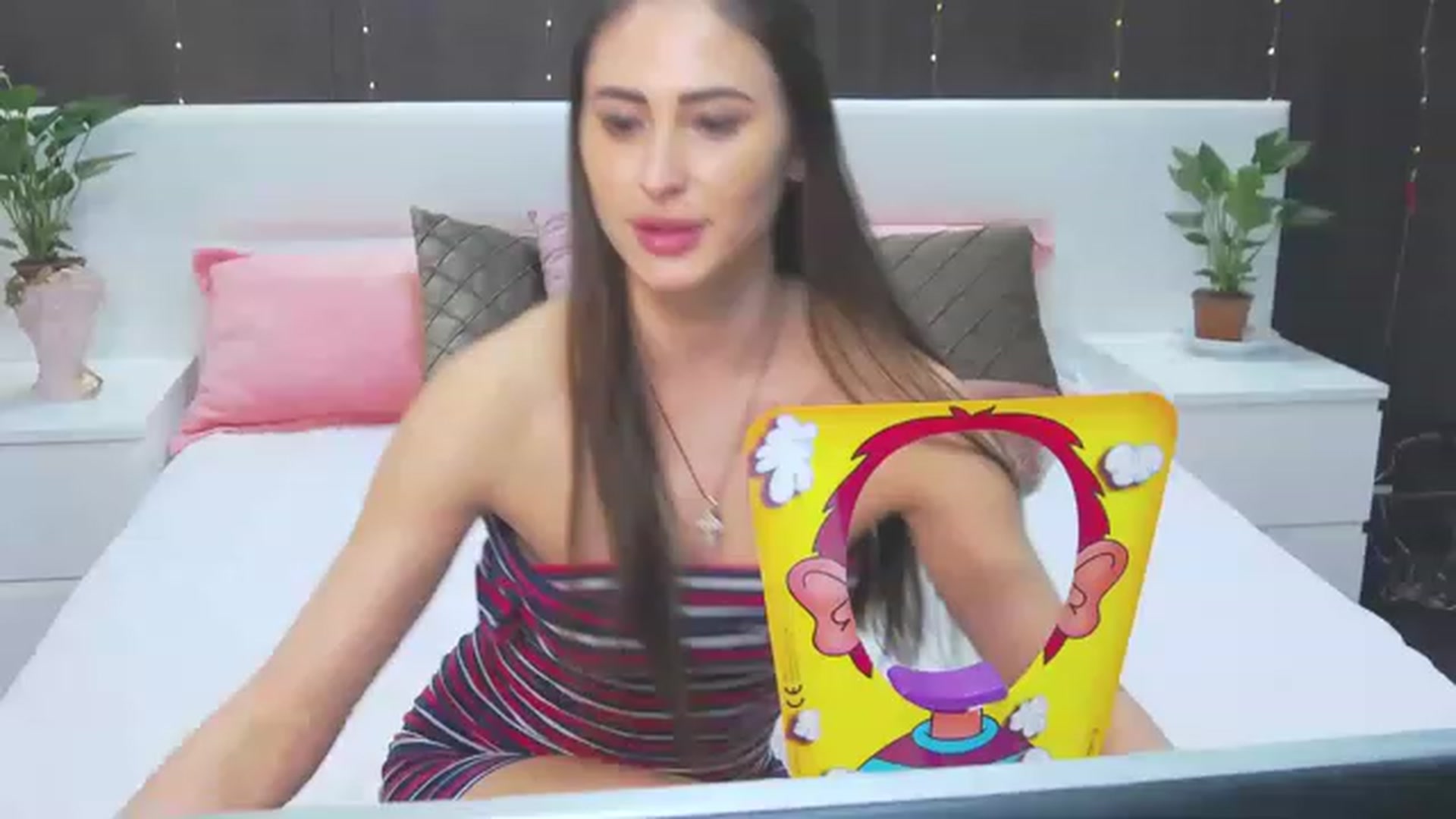 Gallery image thumbnail from MaraHari's myfreecams stream on, 05/17/2023, 20:38 image 15 of 20