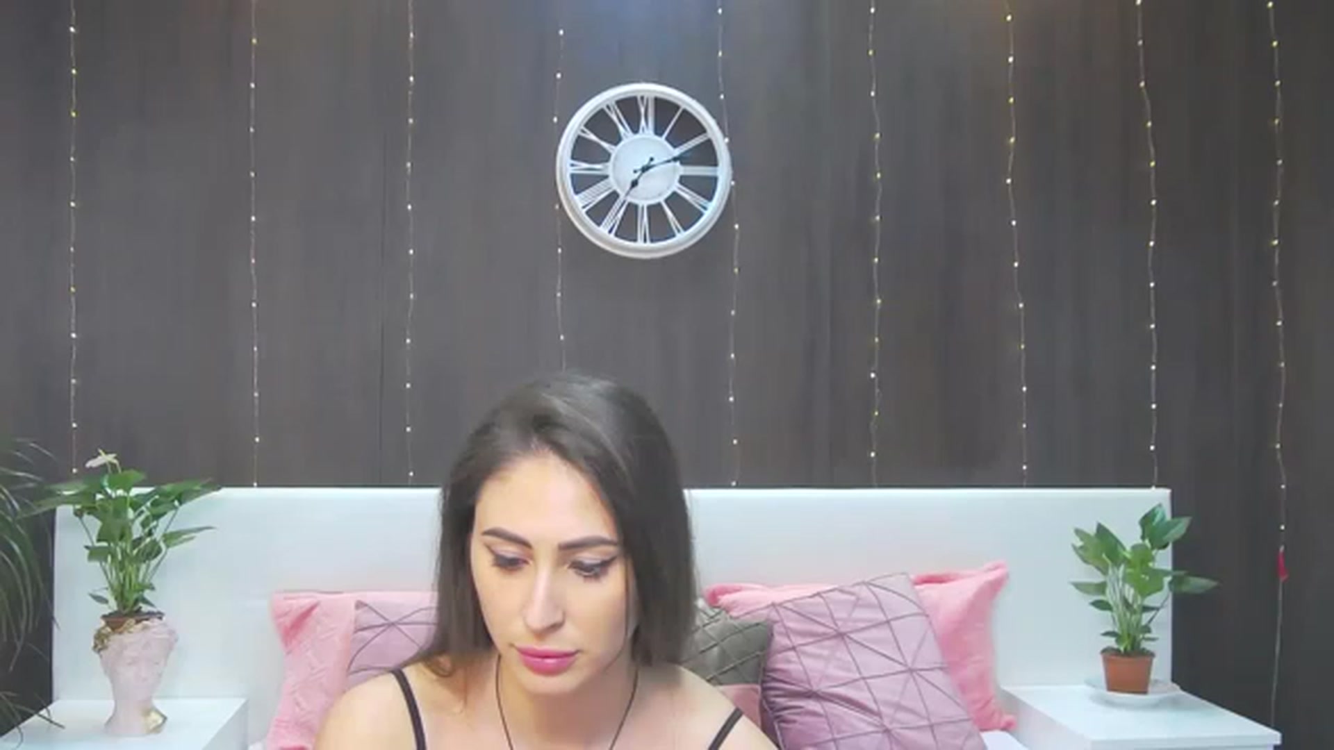 Gallery image thumbnail from MaraHari's myfreecams stream on, 05/18/2023, 17:36 image 4 of 20
