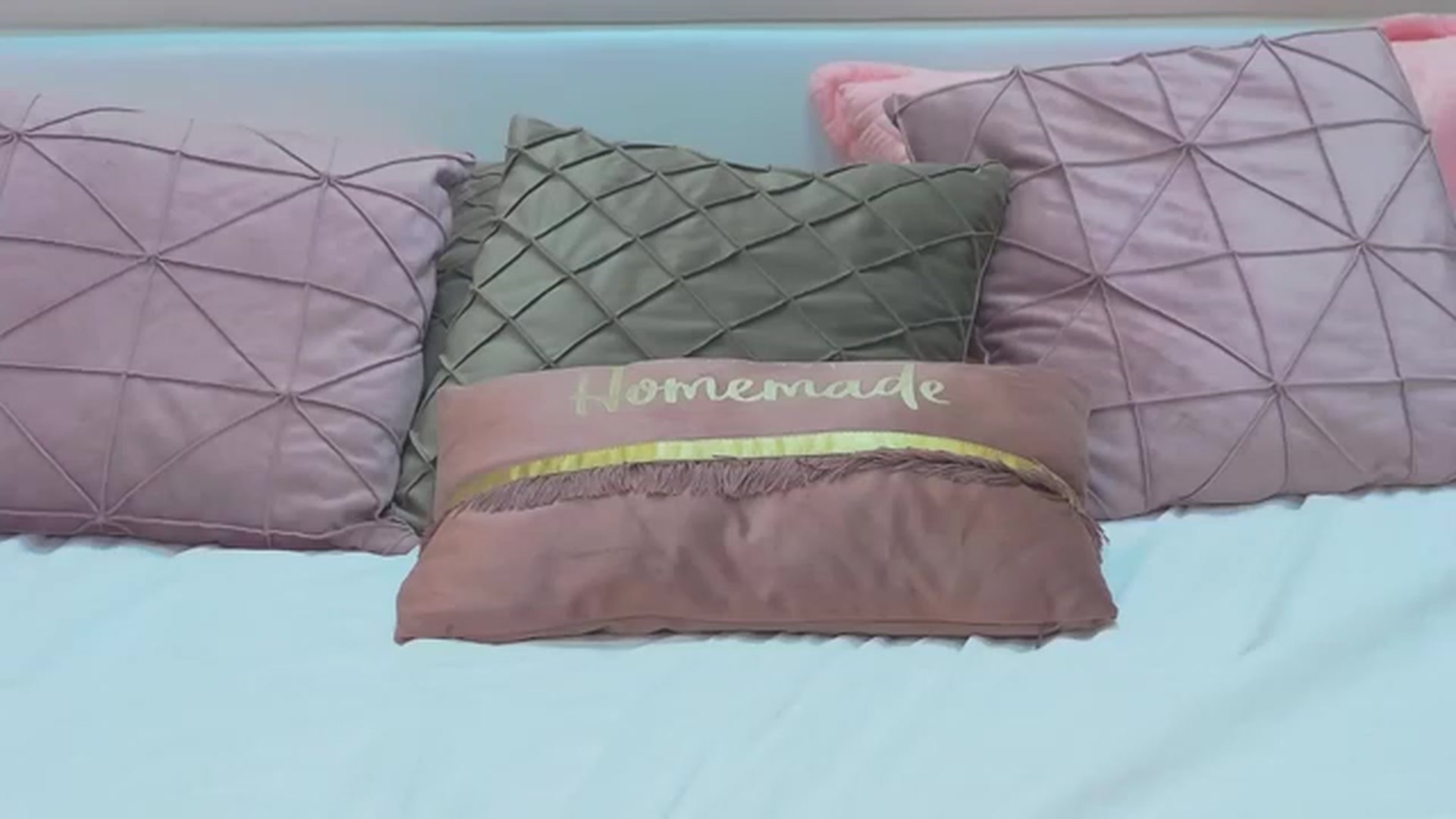 Gallery image thumbnail from MaraHari's myfreecams stream on, 05/18/2023, 22:52 image 12 of 20
