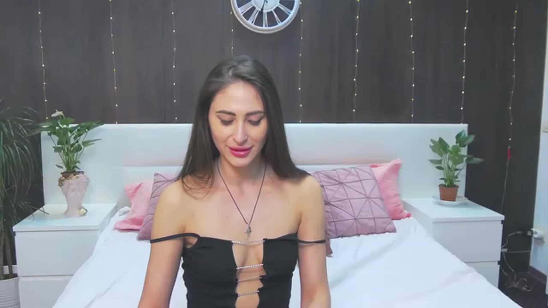 Gallery image thumbnail from MaraHari's myfreecams stream on, 05/18/2023, 22:52 image 4 of 20