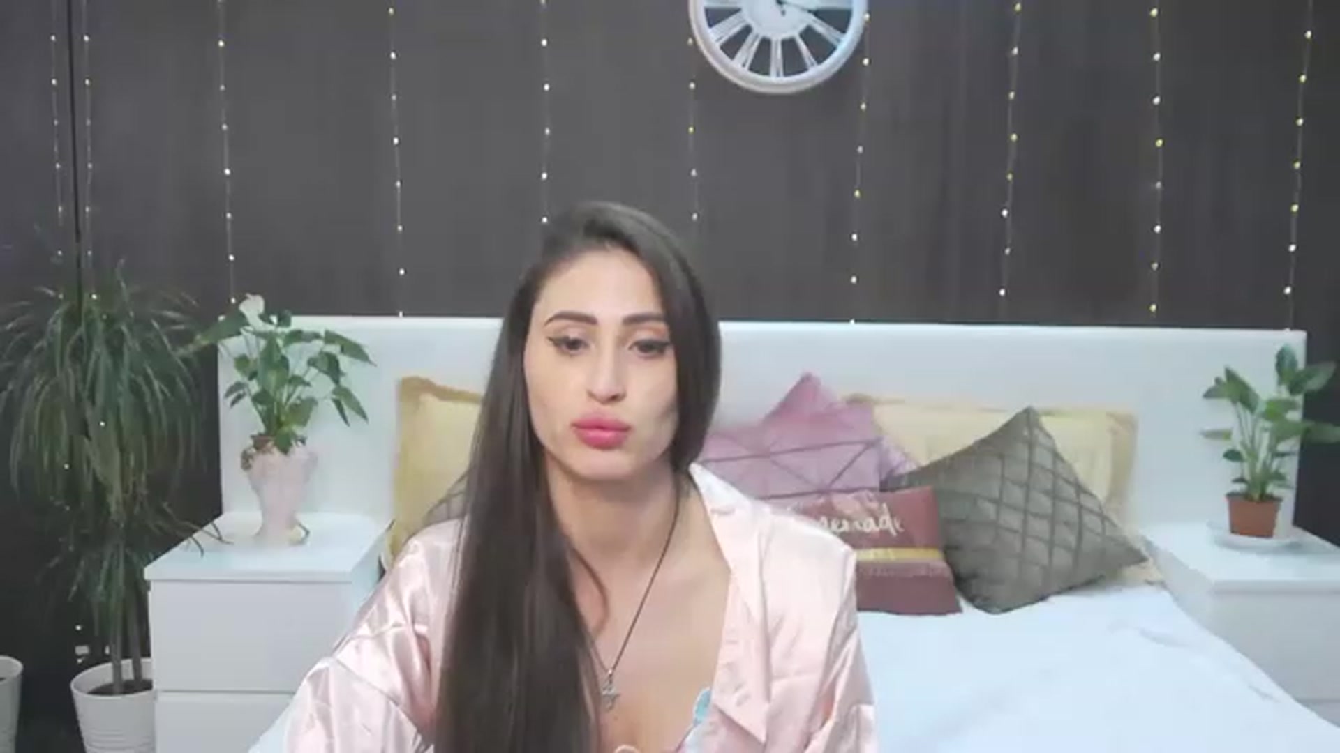 Gallery image thumbnail from MaraHari's myfreecams stream on, 05/27/2023, 21:34 image 17 of 20