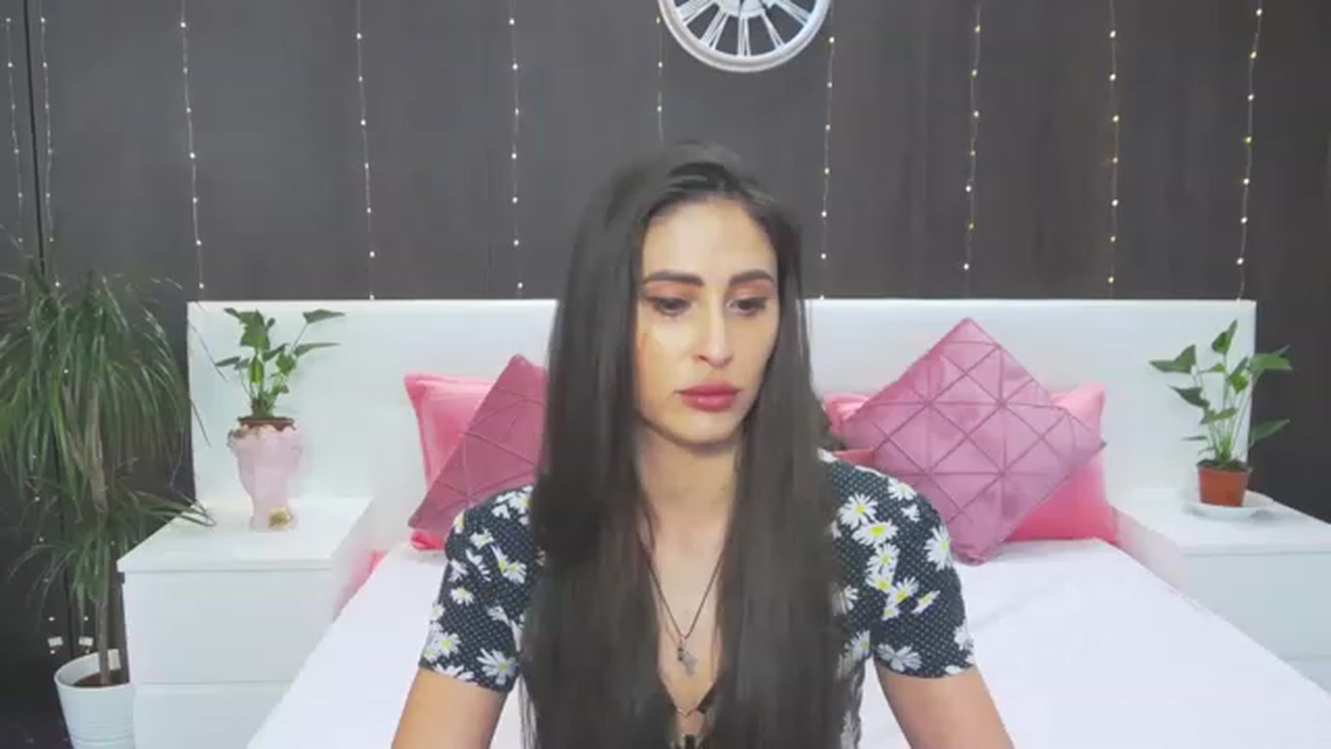 Gallery image thumbnail from MaraHari's myfreecams stream on, 06/15/2023, 16:40 image 3 of 20