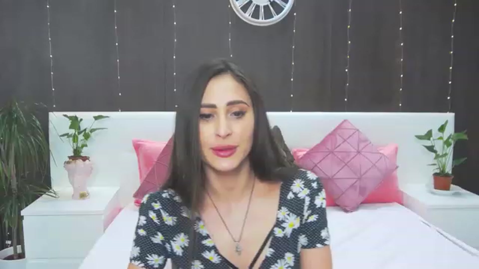 Gallery image thumbnail from MaraHari's myfreecams stream on, 06/15/2023, 18:38 image 3 of 20