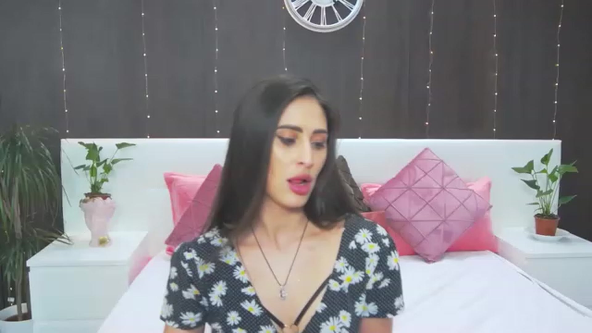 Gallery image thumbnail from MaraHari's myfreecams stream on, 06/15/2023, 18:38 image 2 of 20