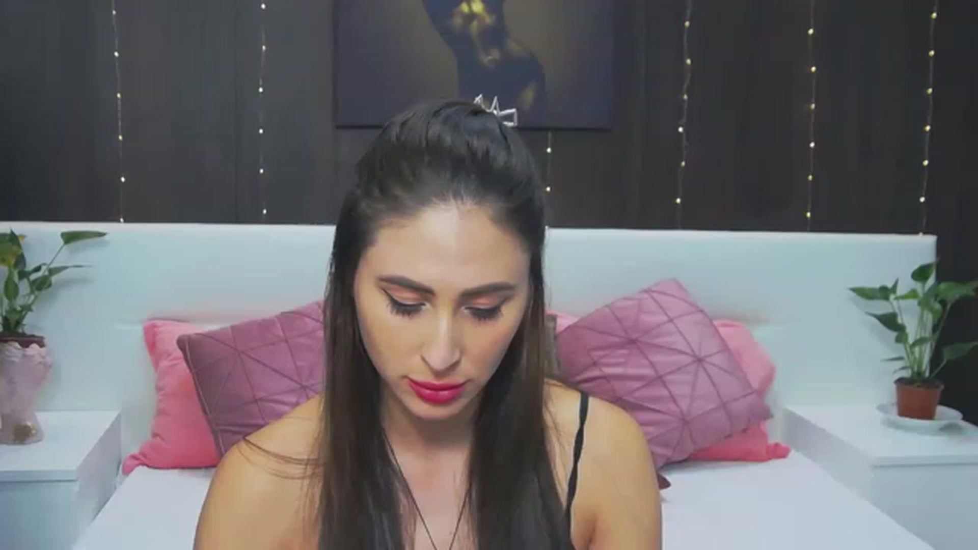 Gallery image thumbnail from MaraHari's myfreecams stream on, 06/18/2023, 24:39 image 14 of 20