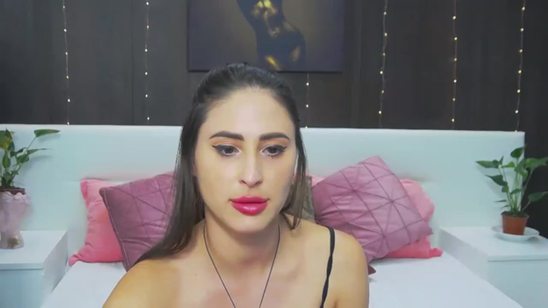 Gallery image thumbnail from MaraHari's myfreecams stream on, 06/18/2023, 24:39 image 12 of 20