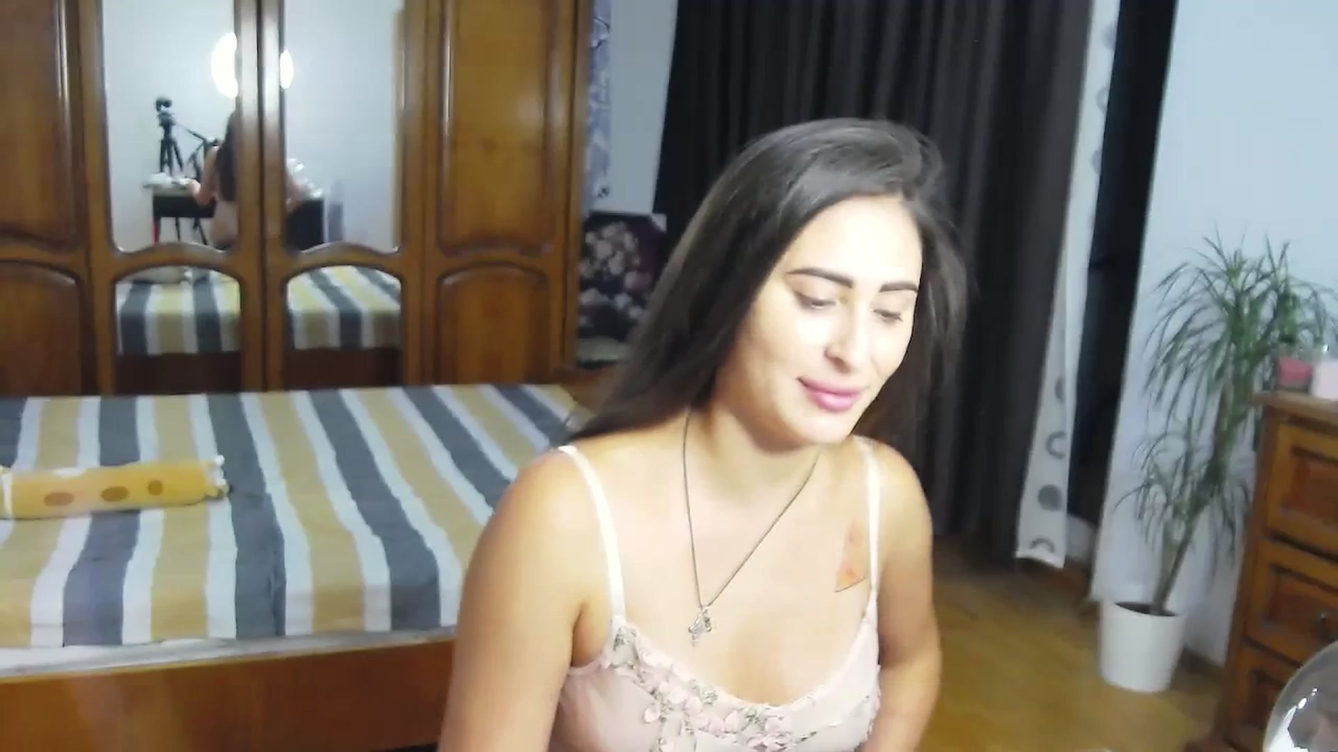 Gallery image thumbnail from MaraHari's myfreecams stream on, 11/04/2023, 20:40 image 16 of 20