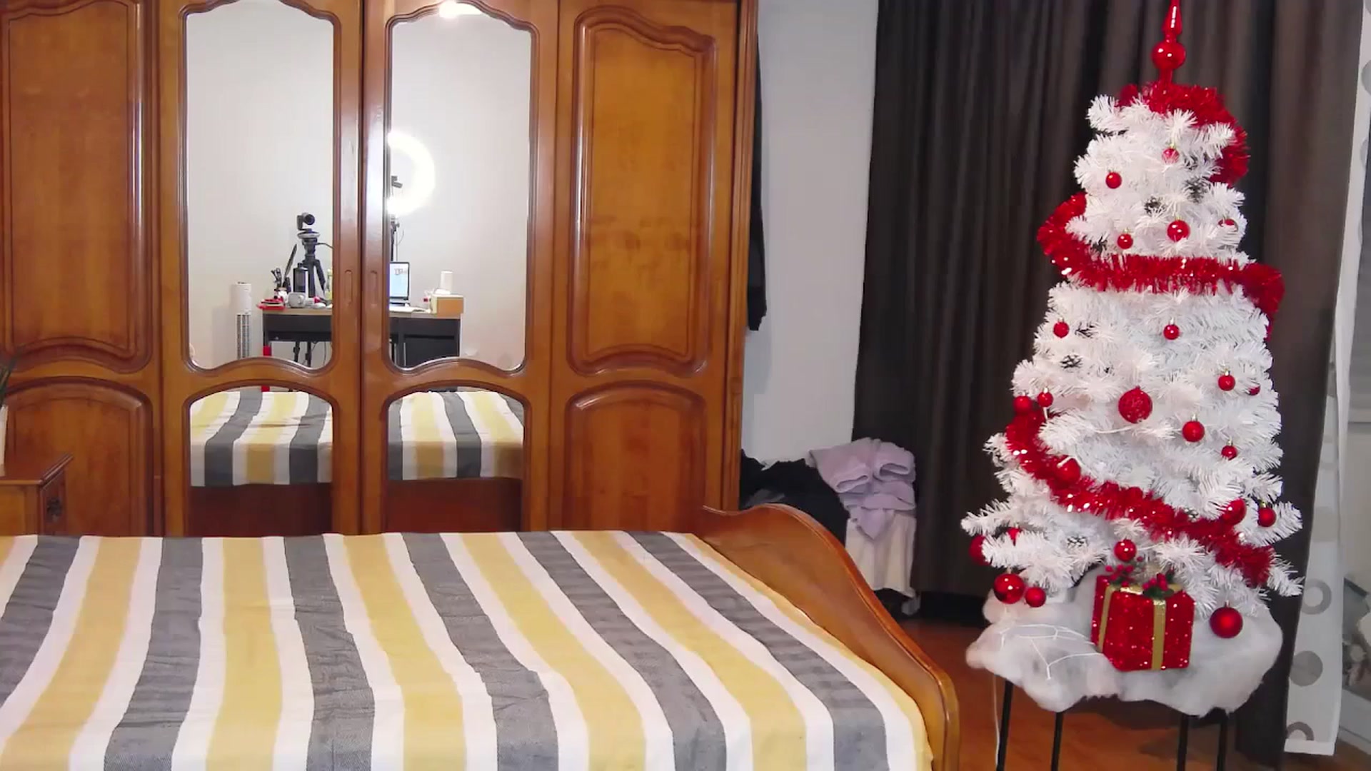 Gallery image thumbnail from MaraHari's myfreecams stream on, 12/16/2023, 18:33 image 8 of 20
