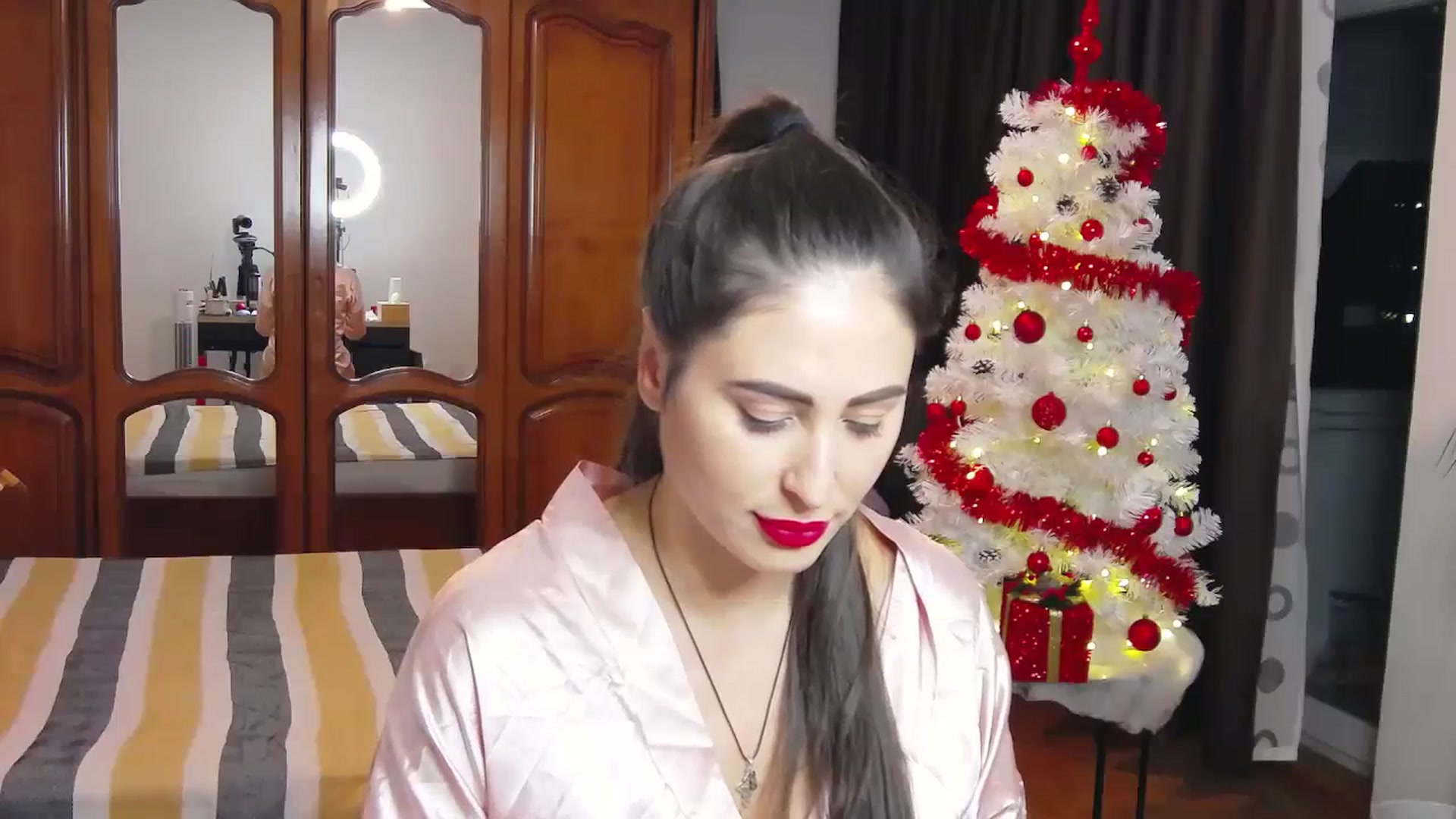 Gallery image thumbnail from MaraHari's myfreecams stream on, 12/17/2023, 18:21 image 4 of 20