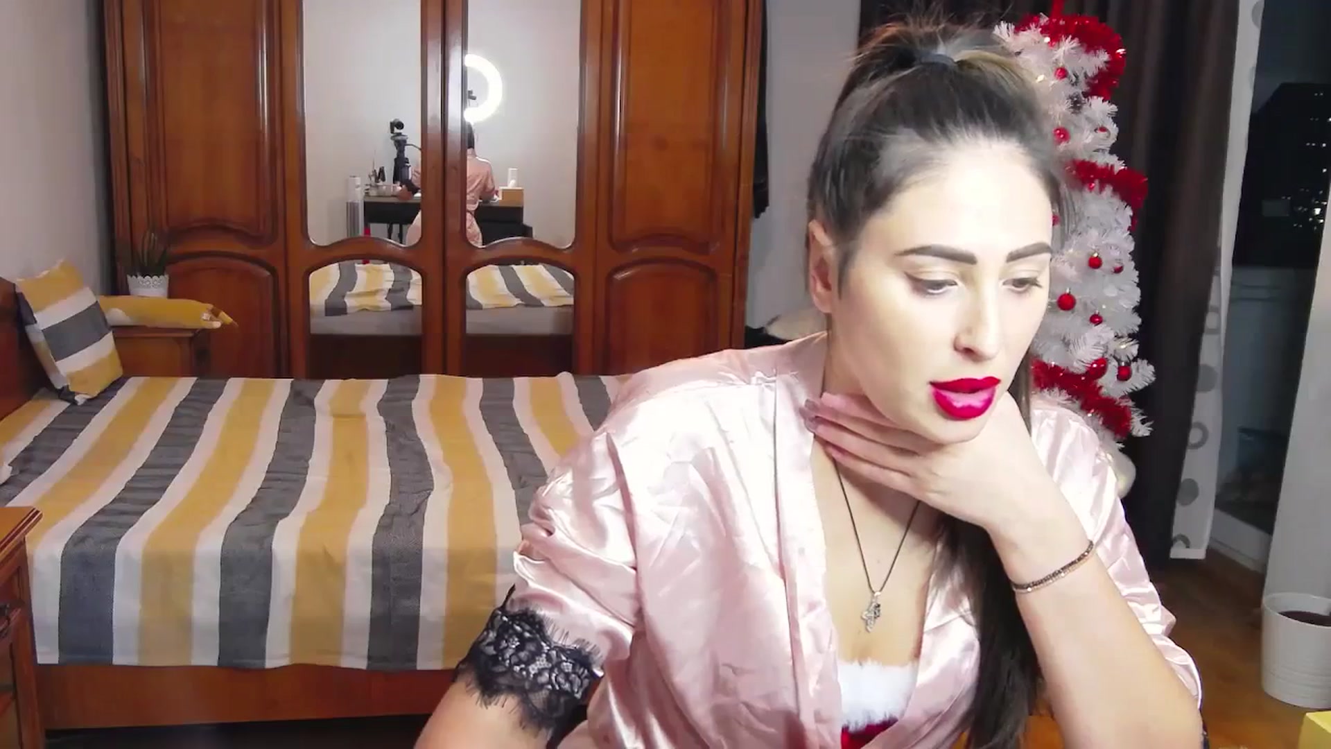 Gallery image thumbnail from MaraHari's myfreecams stream on, 12/17/2023, 18:21 image 19 of 20