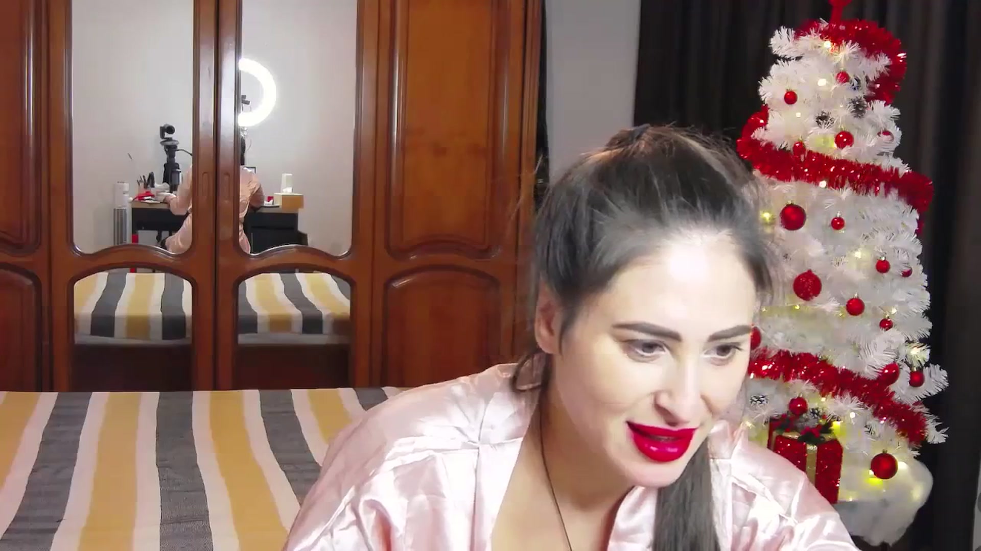 Gallery image thumbnail from MaraHari's myfreecams stream on, 12/17/2023, 20:48 image 5 of 20