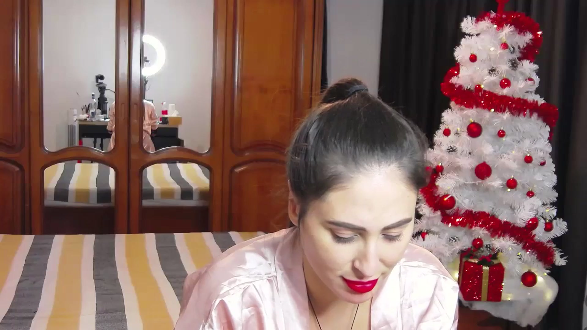 Gallery image thumbnail from MaraHari's myfreecams stream on, 12/17/2023, 20:48 image 16 of 20