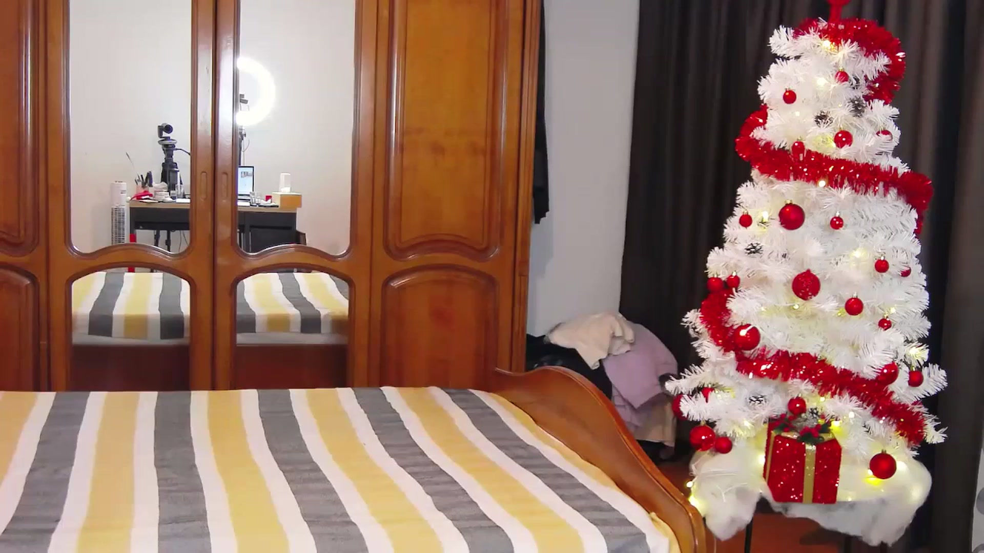 Gallery image thumbnail from MaraHari's myfreecams stream on, 12/17/2023, 20:48 image 4 of 20