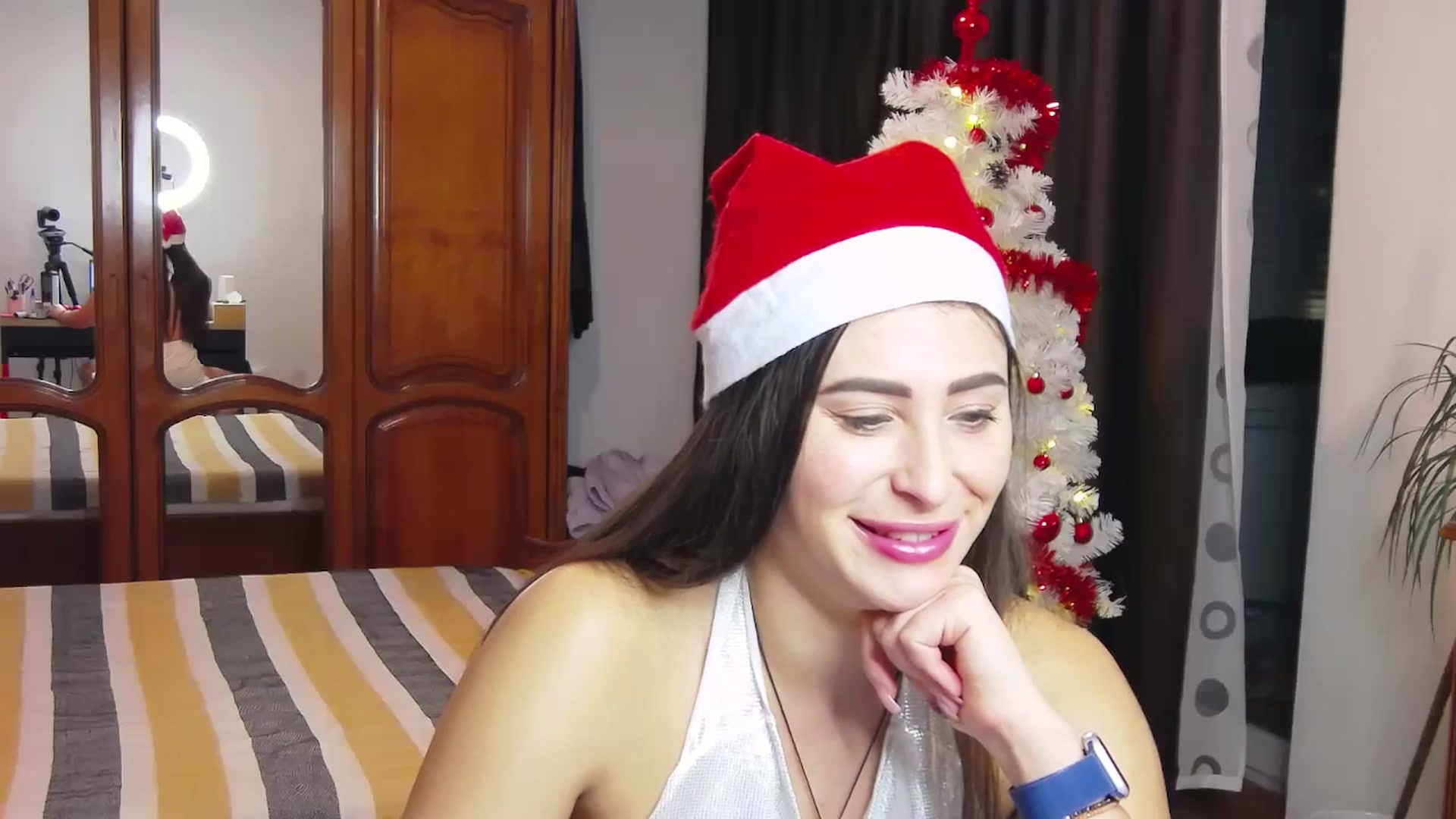 Gallery image thumbnail from MaraHari's myfreecams stream on, 12/18/2023, 18:45 image 16 of 20