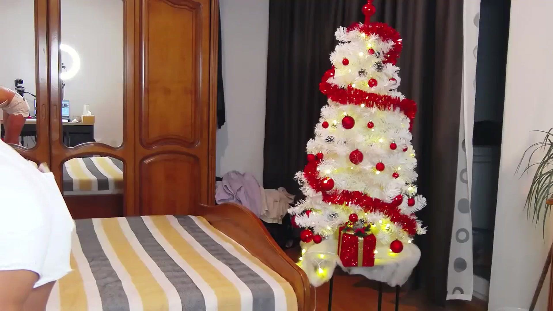 Gallery image thumbnail from MaraHari's myfreecams stream on, 12/18/2023, 20:08 image 3 of 20