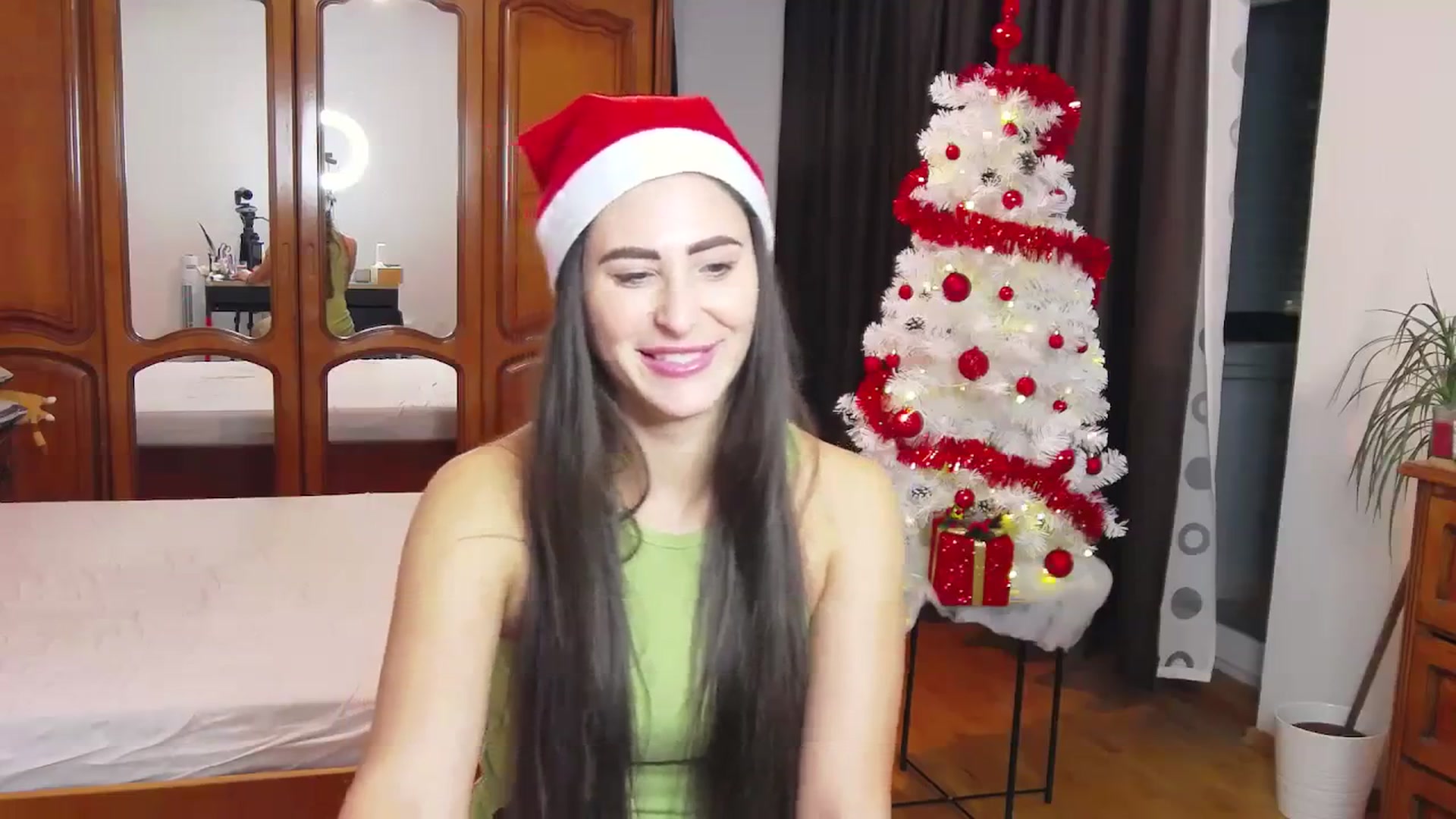 Gallery image thumbnail from MaraHari's myfreecams stream on, 12/19/2023, 20:34 image 4 of 20