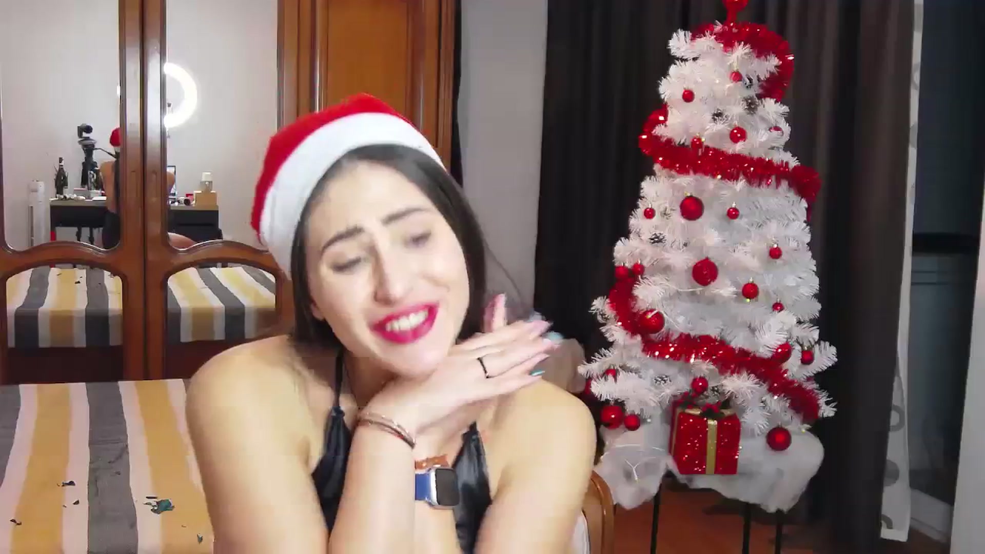 Gallery image thumbnail from MaraHari's myfreecams stream on, 12/24/2023, 20:56 image 16 of 20