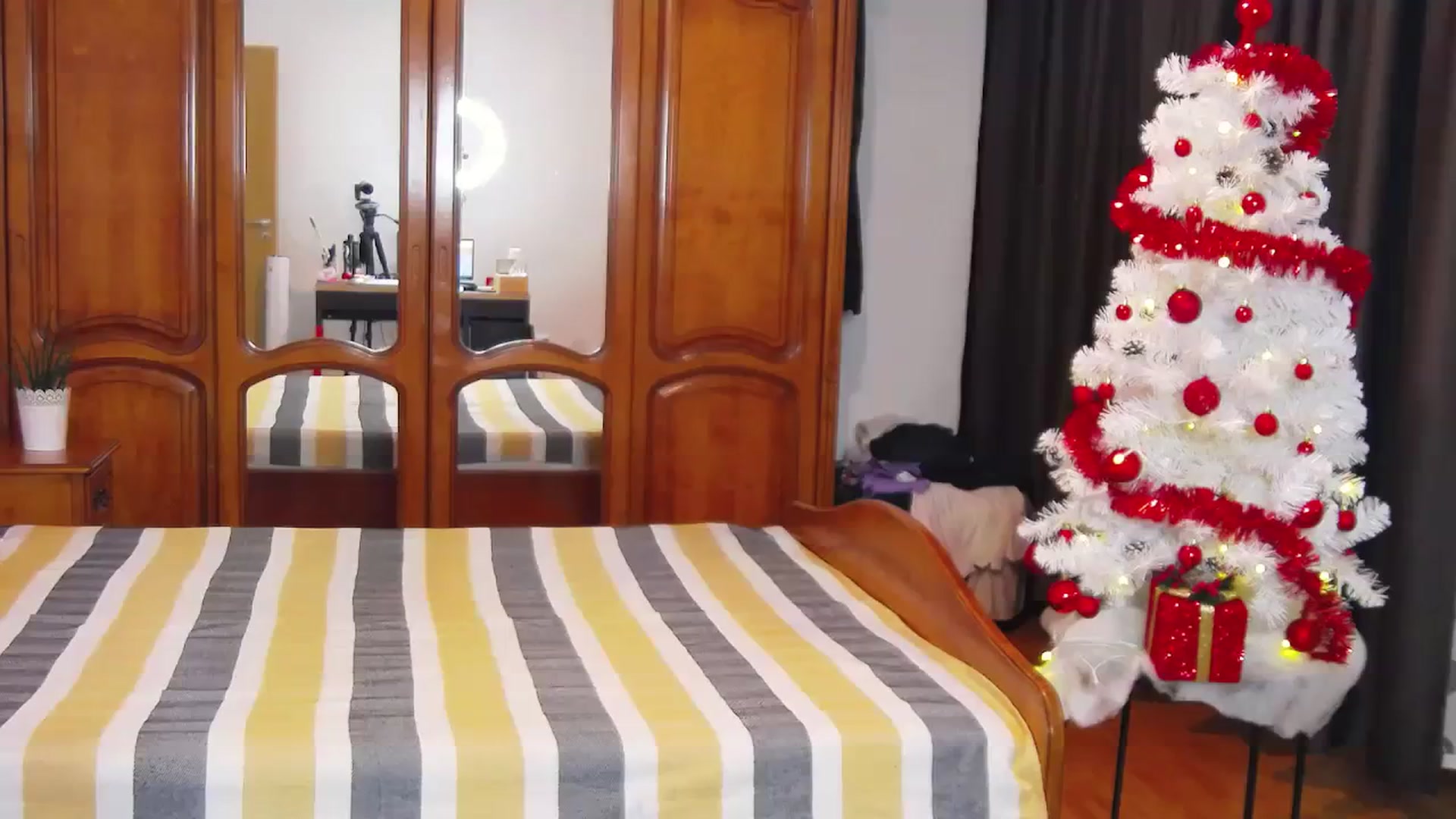 Gallery image thumbnail from MaraHari's myfreecams stream on, 12/27/2023, 17:59 image 19 of 20