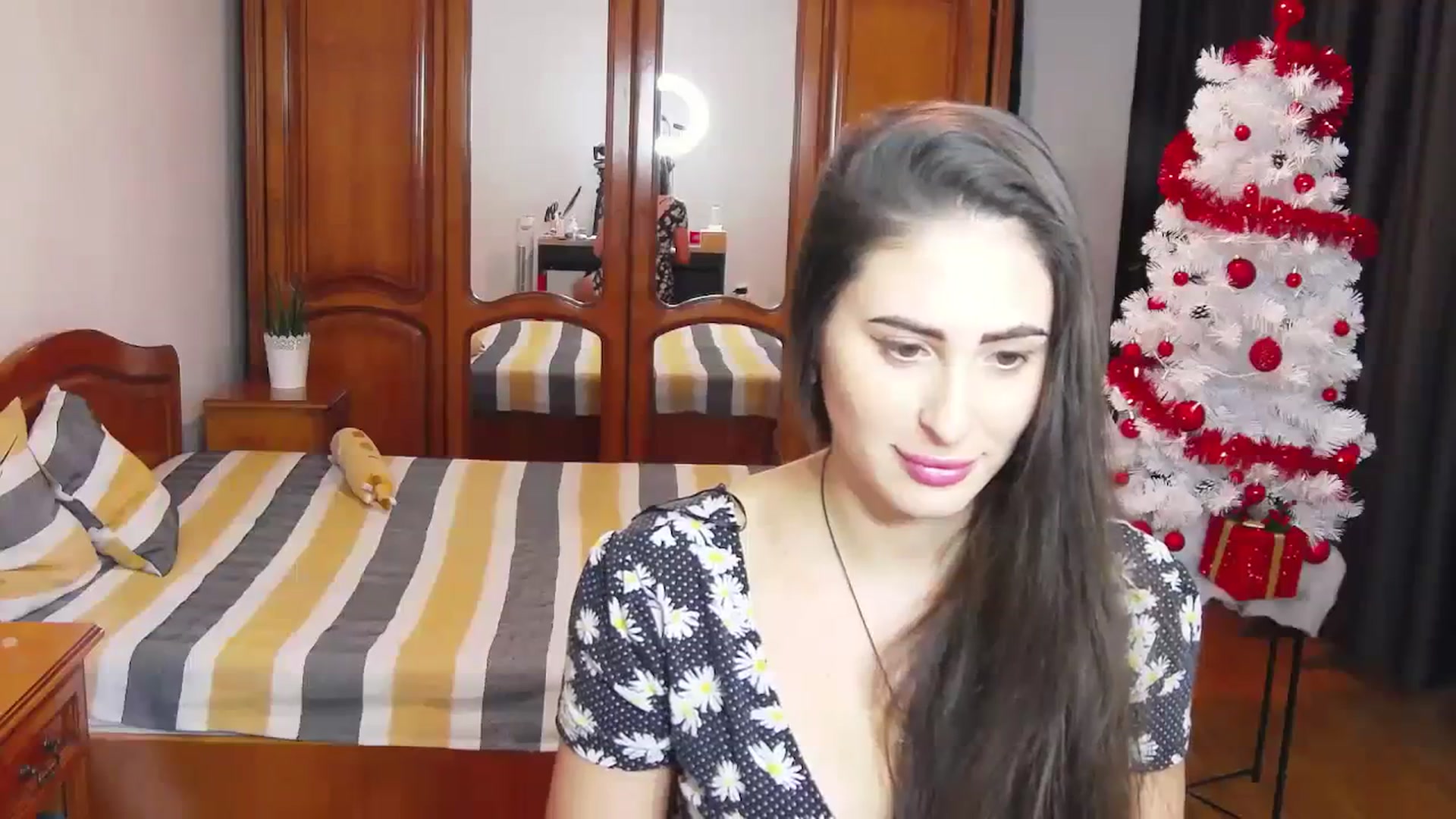 Gallery image thumbnail from MaraHari's myfreecams stream on, 01/18/2024, 17:17 image 4 of 20