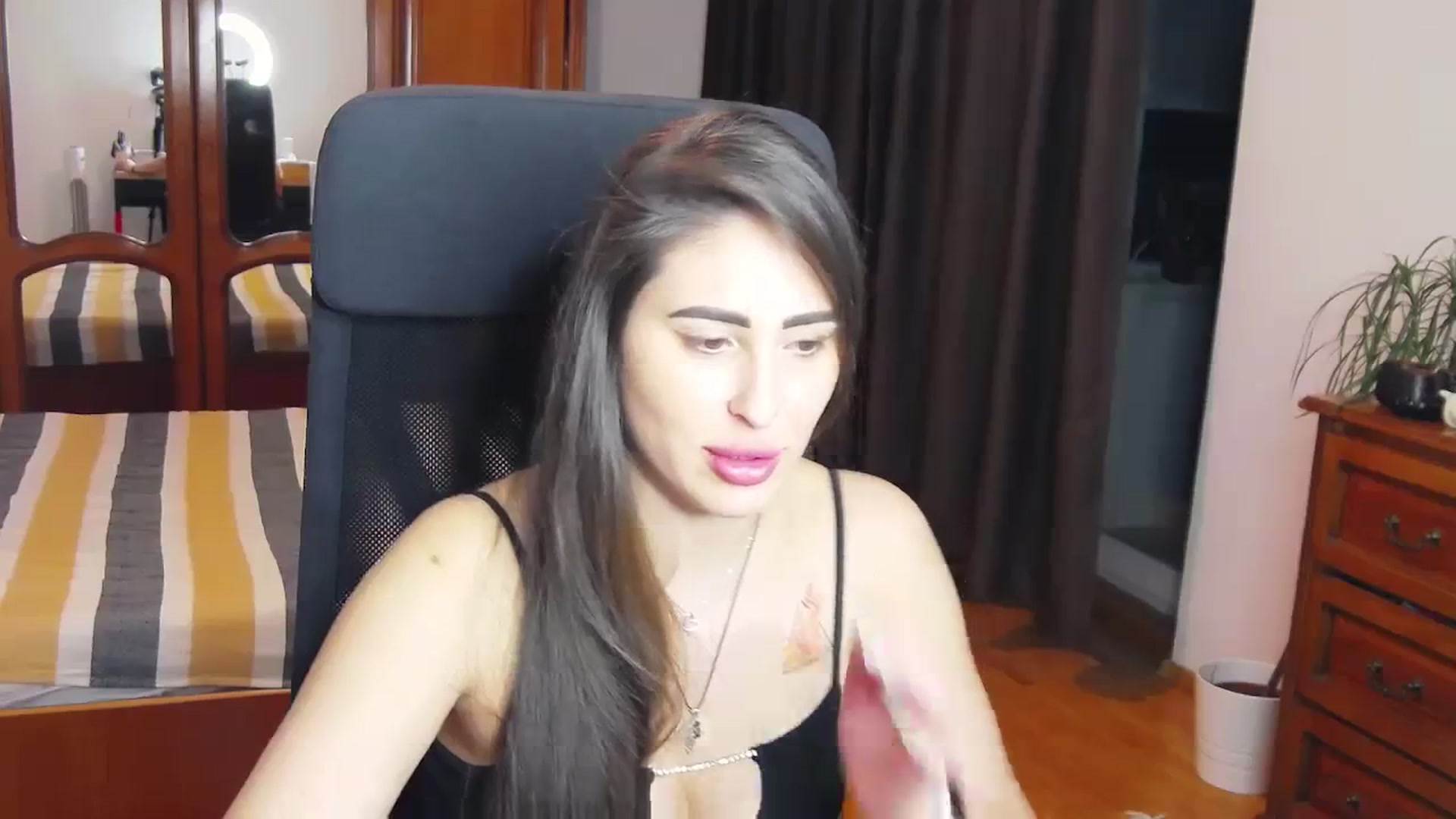 Gallery image thumbnail from MaraHari's myfreecams stream on, 03/22/2024, 21:01 image 2 of 20