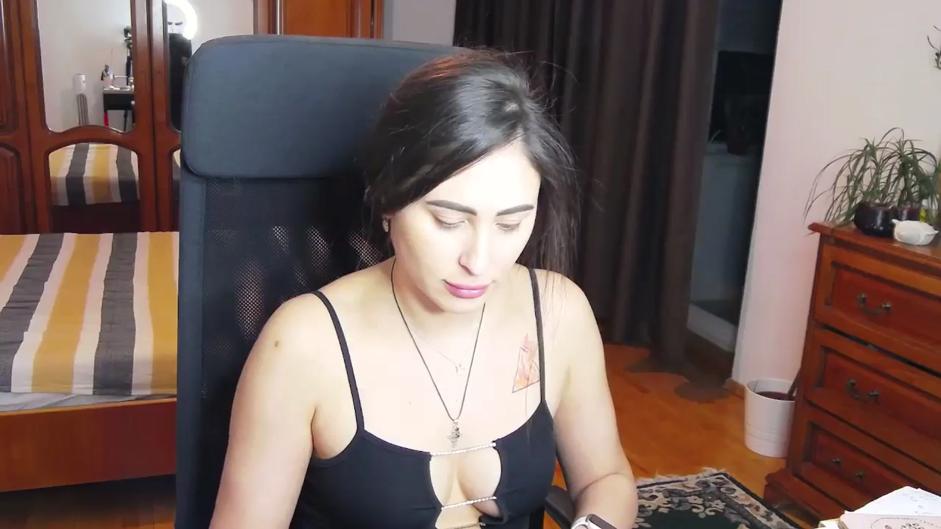 Gallery image thumbnail from MaraHari's myfreecams stream on, 03/22/2024, 21:01 image 10 of 20