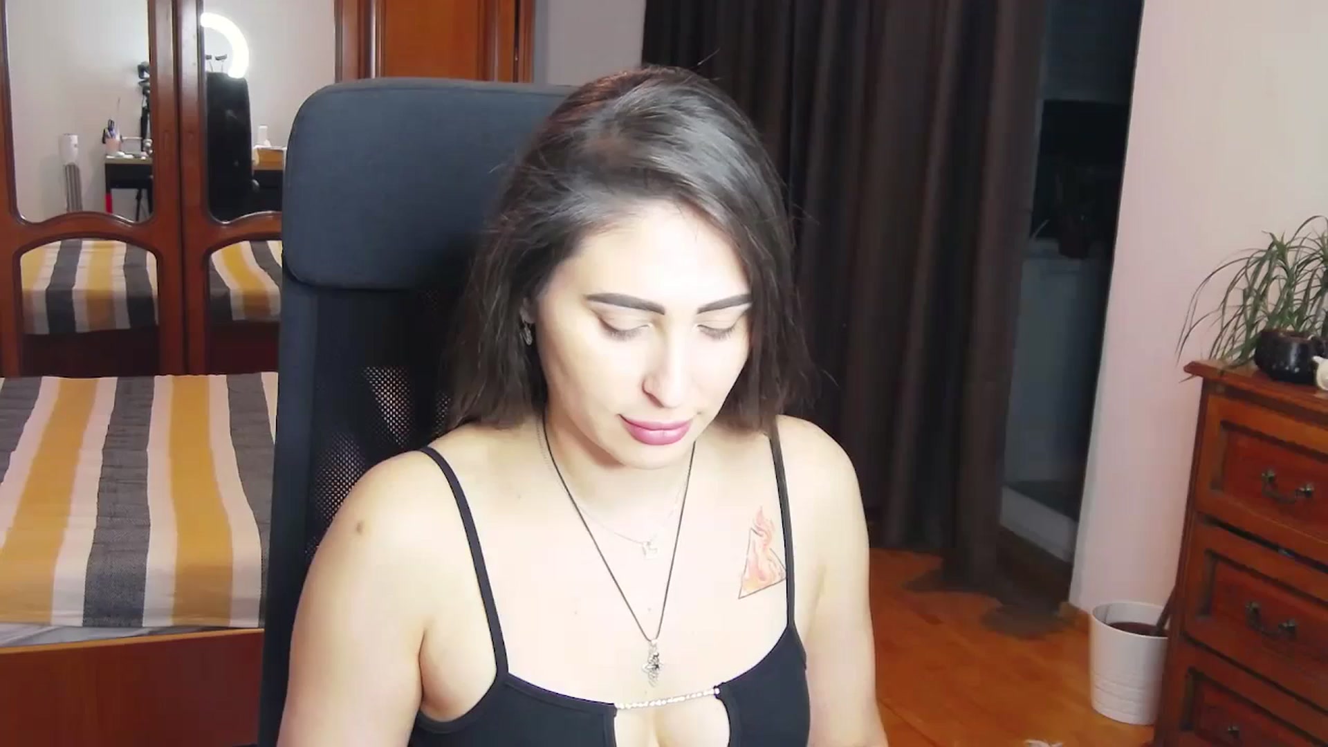 Gallery image thumbnail from MaraHari's myfreecams stream on, 03/22/2024, 21:01 image 1 of 20