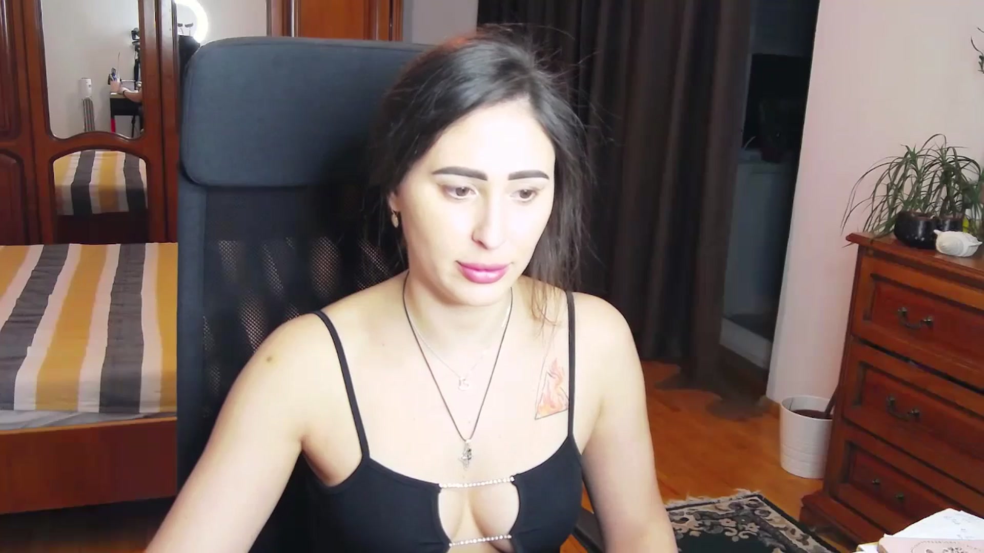 Gallery image thumbnail from MaraHari's myfreecams stream on, 03/22/2024, 21:01 image 8 of 20