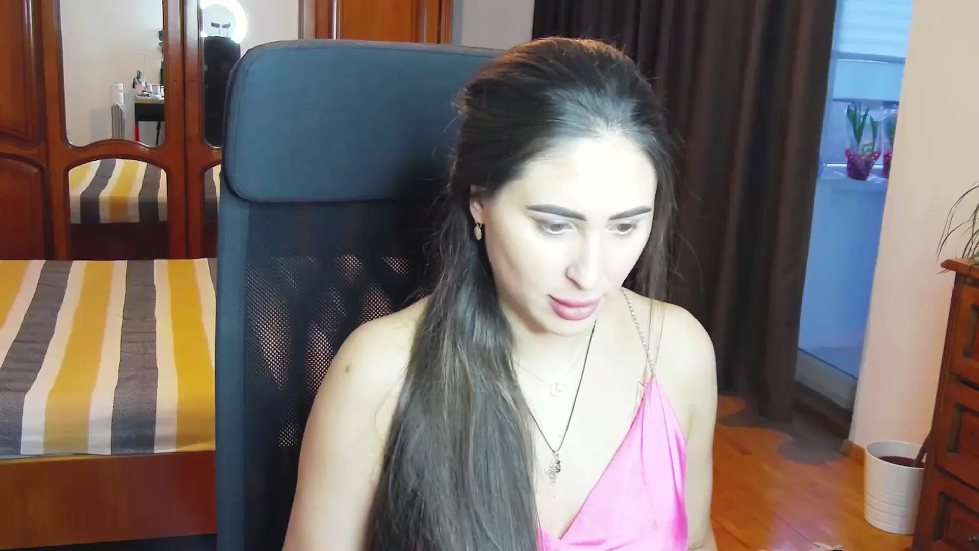 Gallery image thumbnail from MaraHari's myfreecams stream on, 03/23/2024, 16:37 image 4 of 20