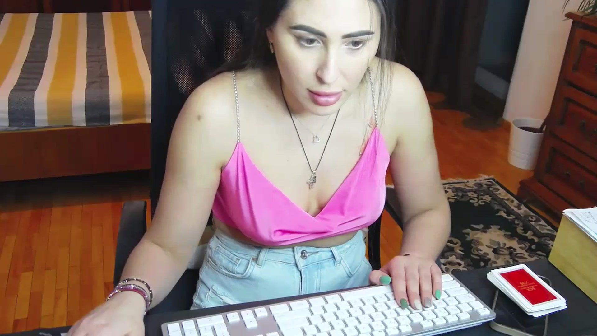 Gallery image thumbnail from MaraHari's myfreecams stream on, 03/23/2024, 18:44 image 7 of 20