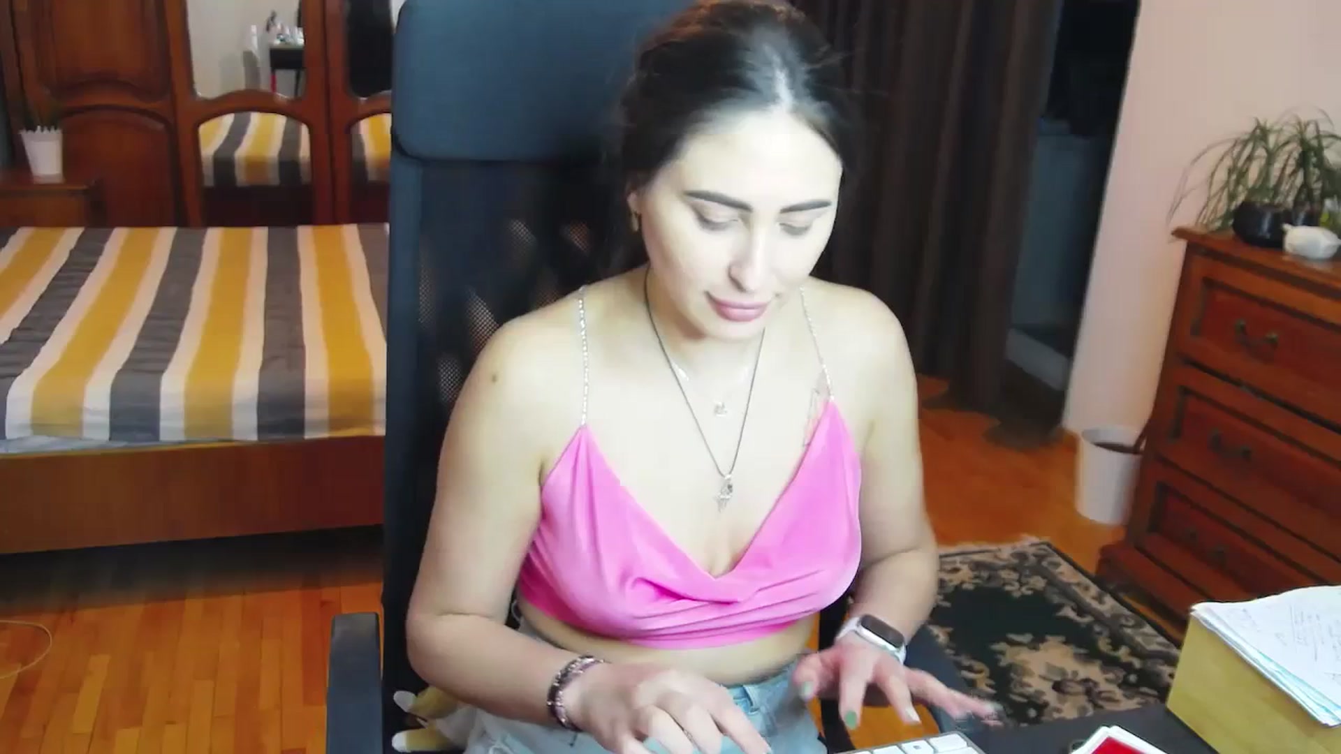 Gallery image thumbnail from MaraHari's myfreecams stream on, 03/23/2024, 18:44 image 17 of 20